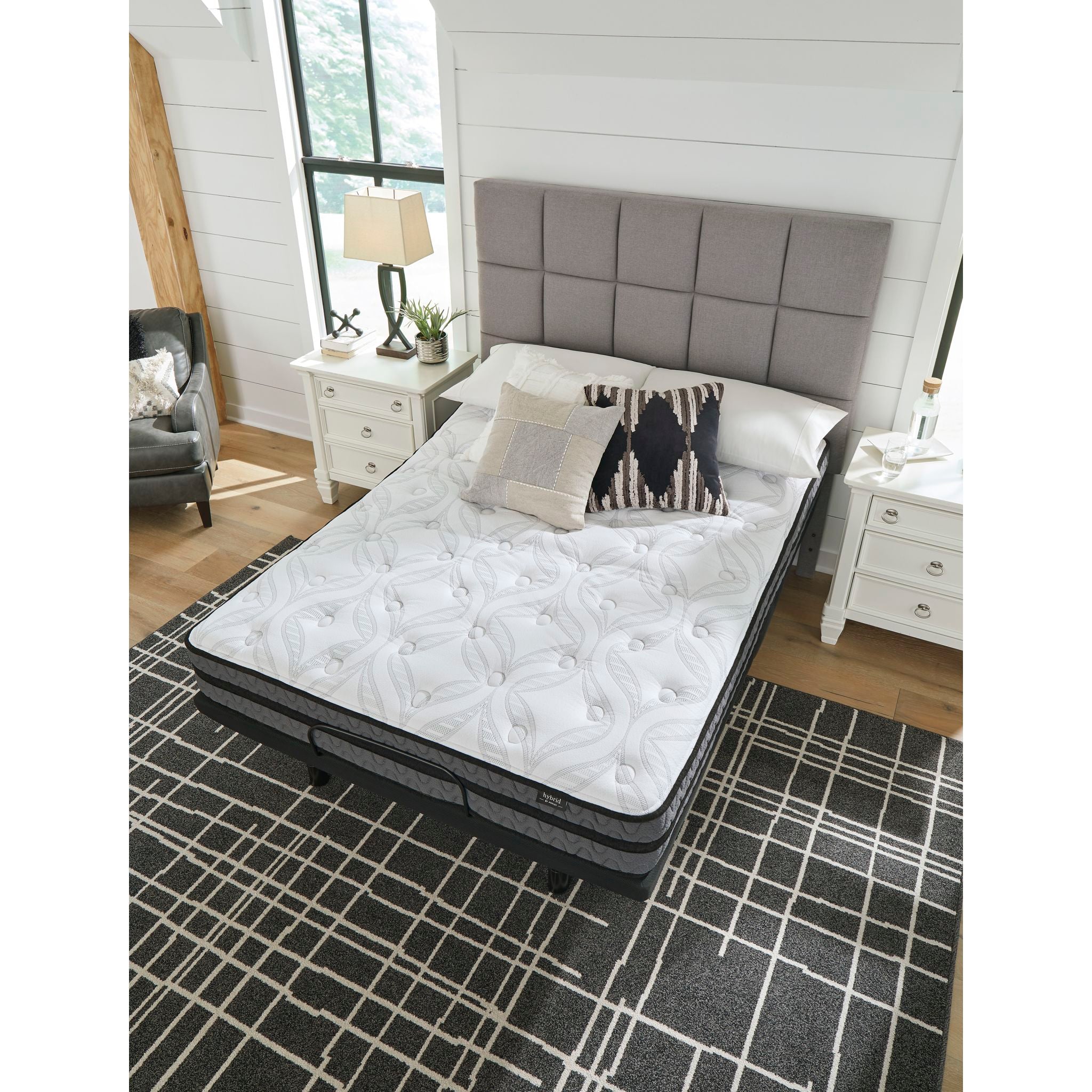 Ashley Sleep Essentials 10 Inch Hybrid Mattress - Image 3
