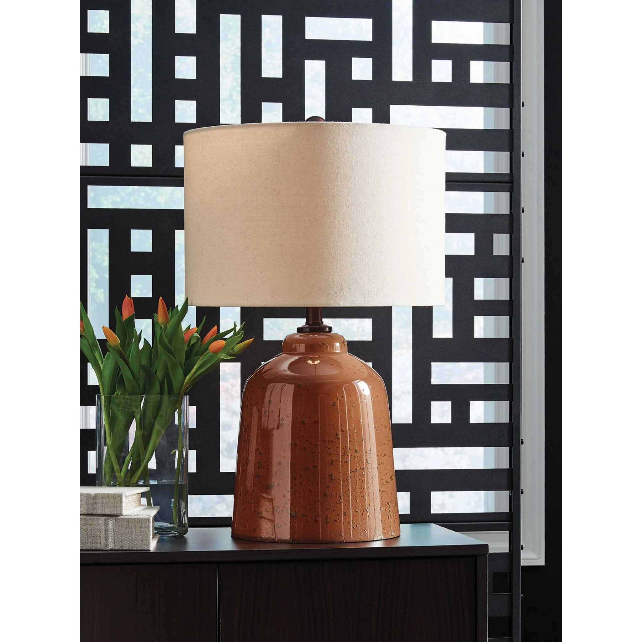 Aaleahya Table Lamp - Image 3