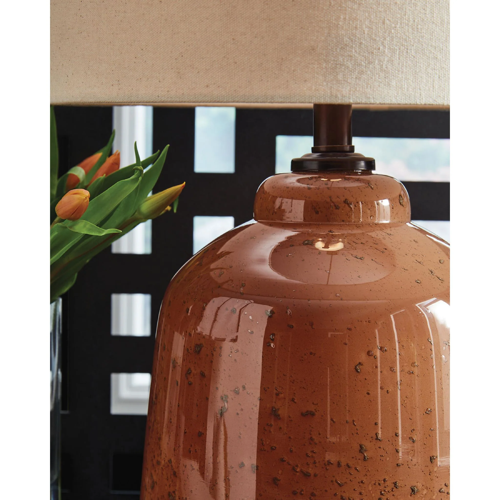 Aaleahya Table Lamp - Image 4