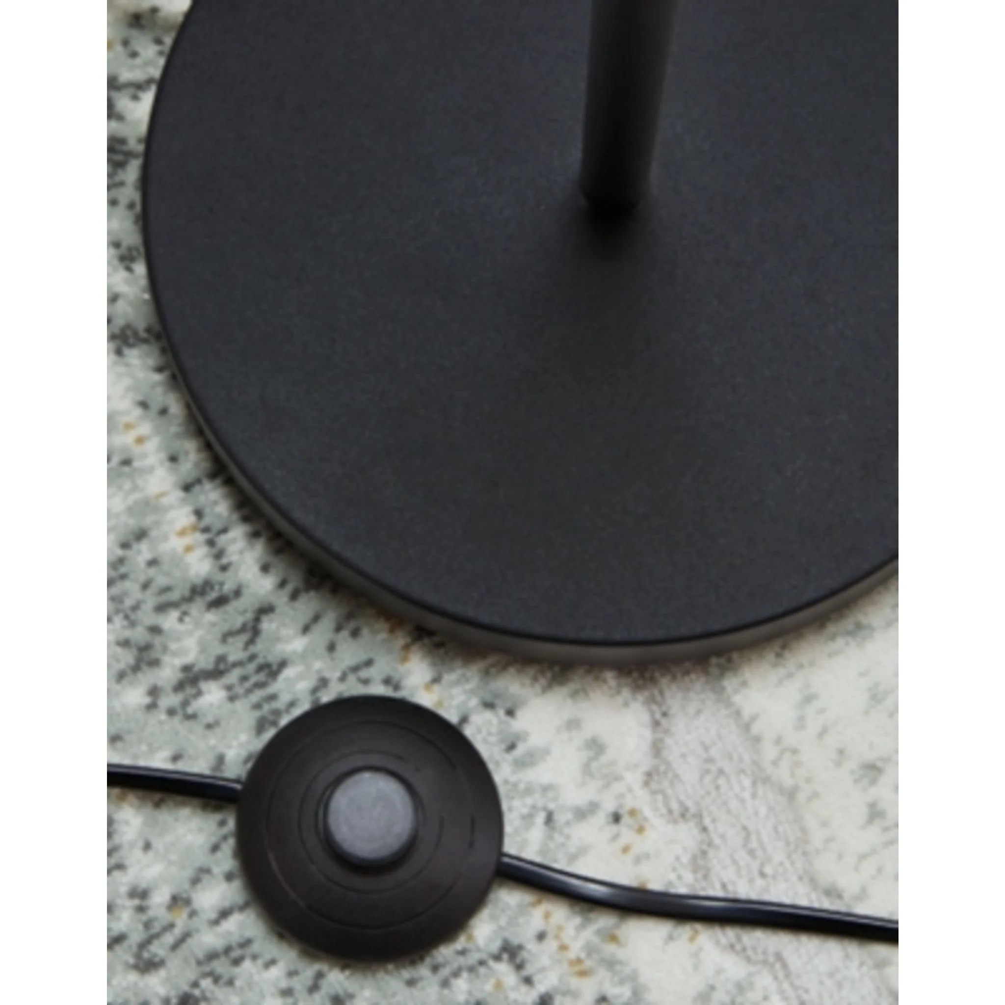 Abanson Floor Lamp - Image 3