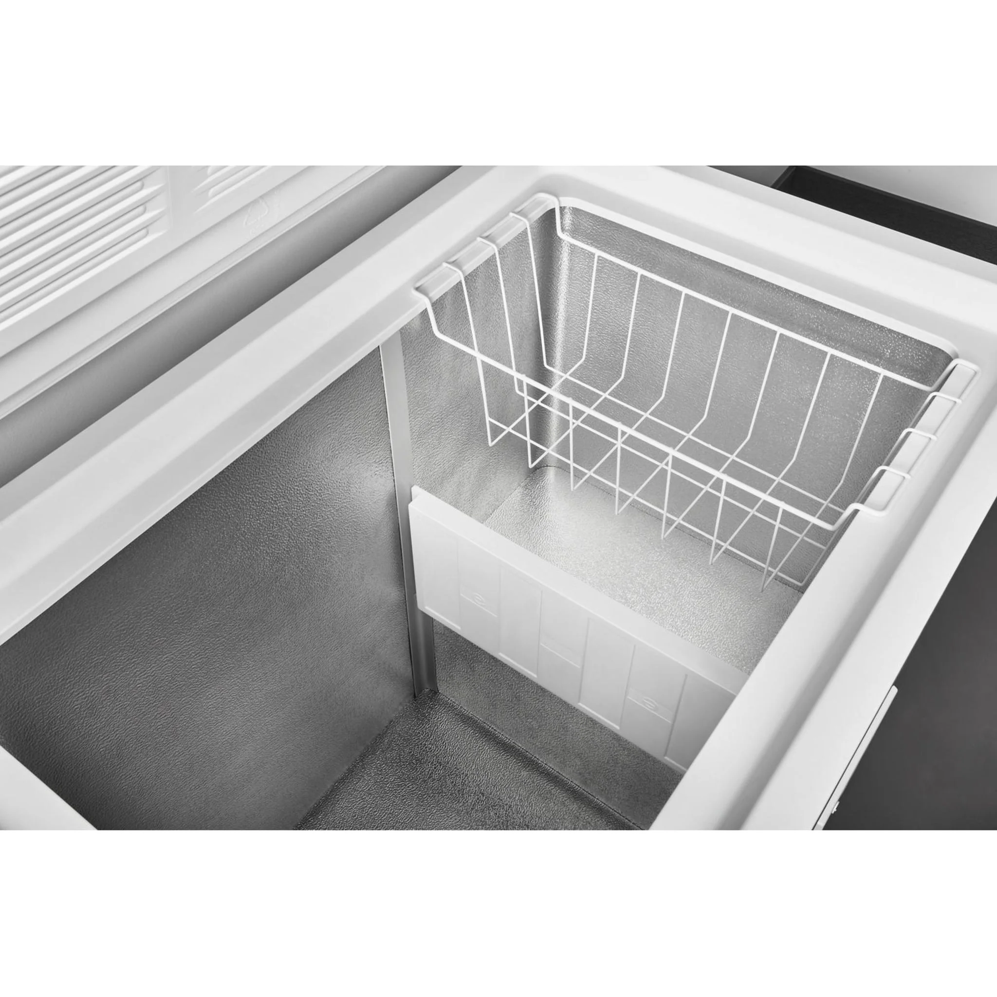 Amana 9 cu. ft. Chest Freezer (AQC0902LW) - Image 21
