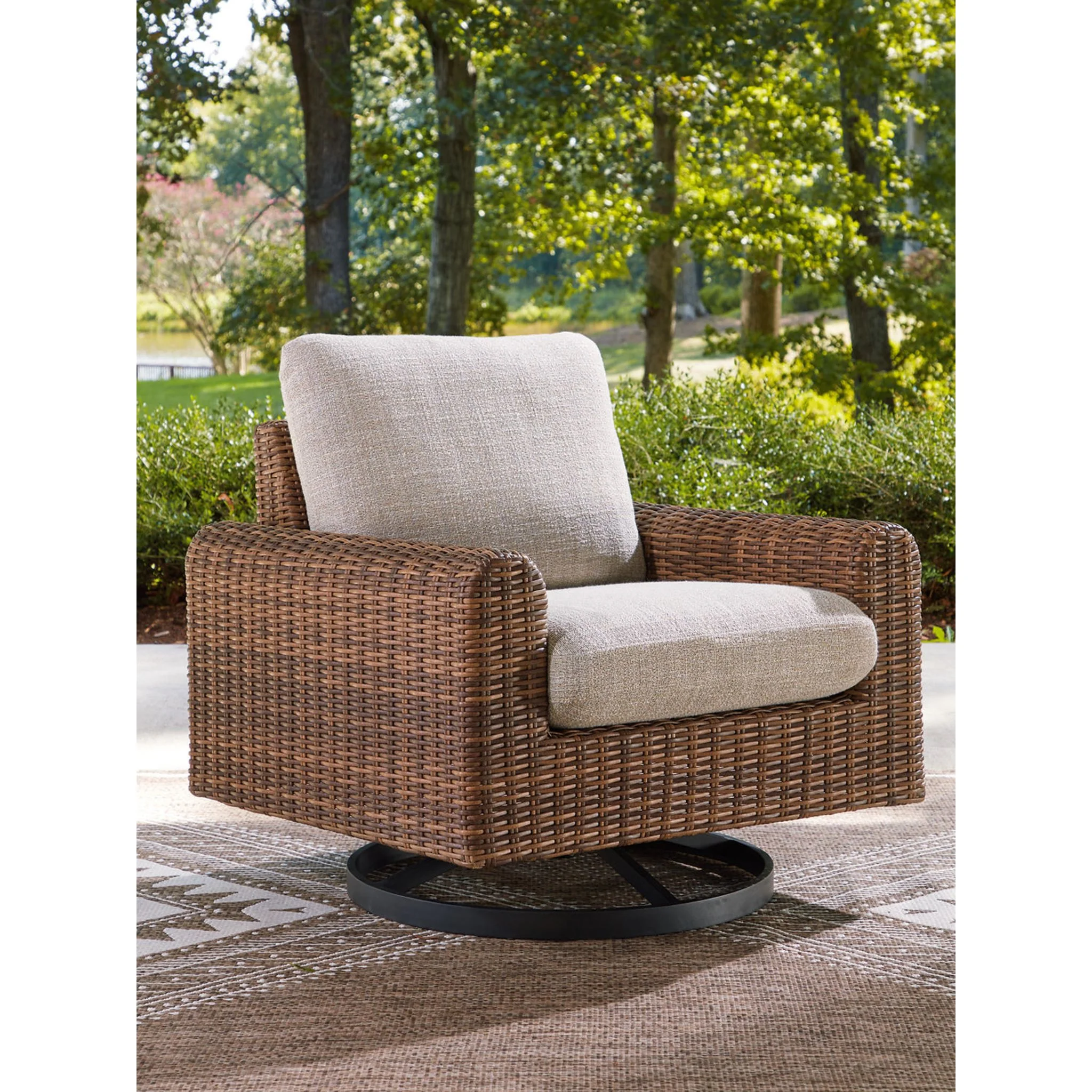Angel Island Outdoor Swivel Lounge Chair with Cushion - Image 2