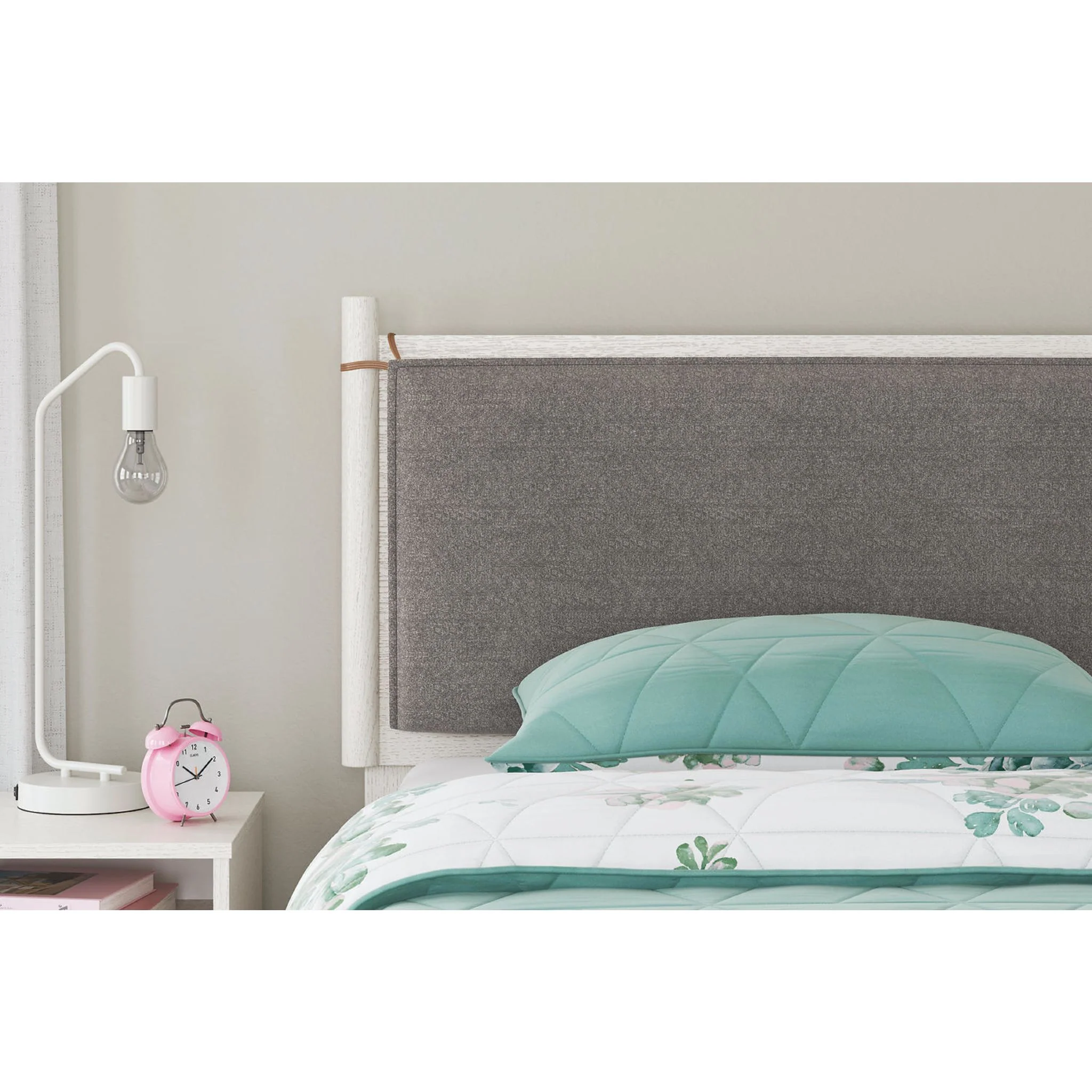 Aprilyn Panel Bed - Image 8