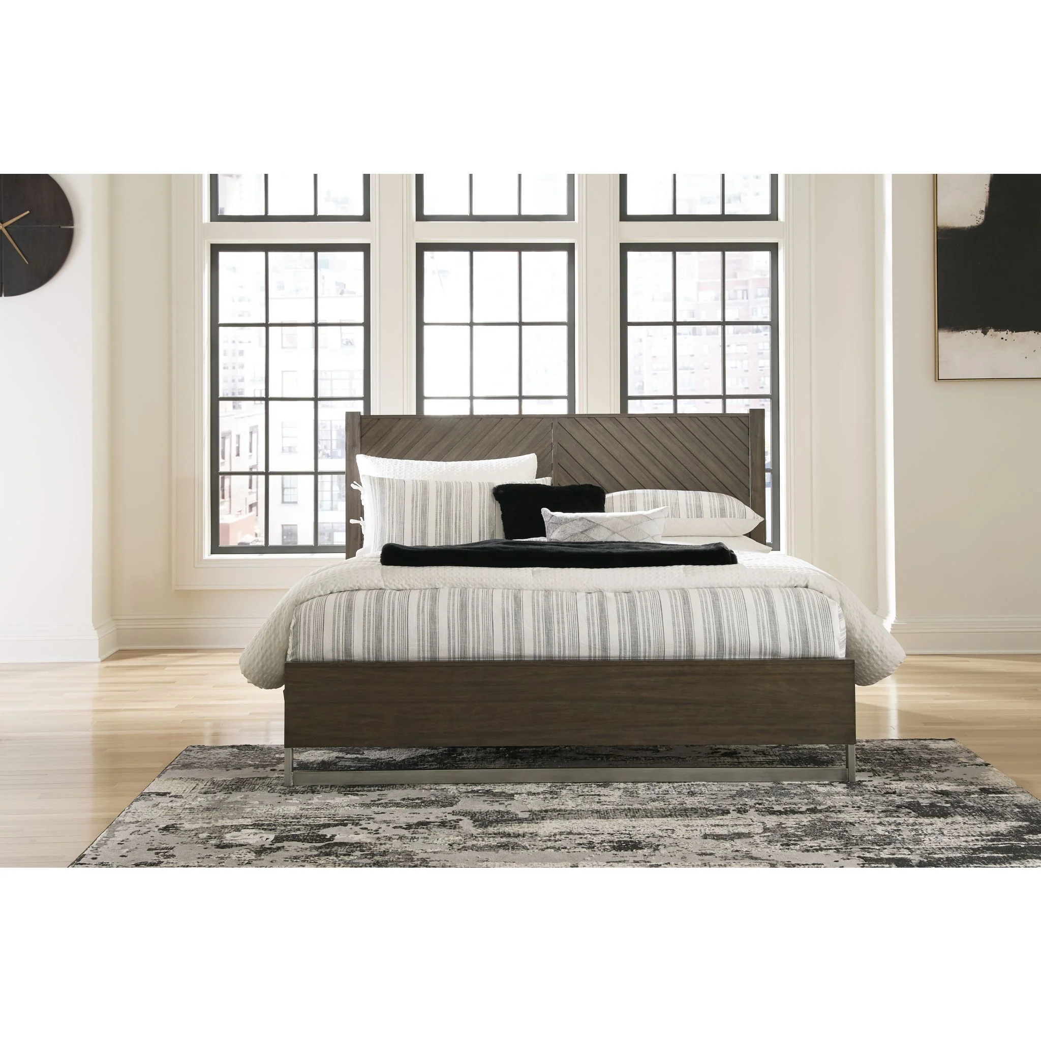 Arkenton King Panel Bed - Image 2