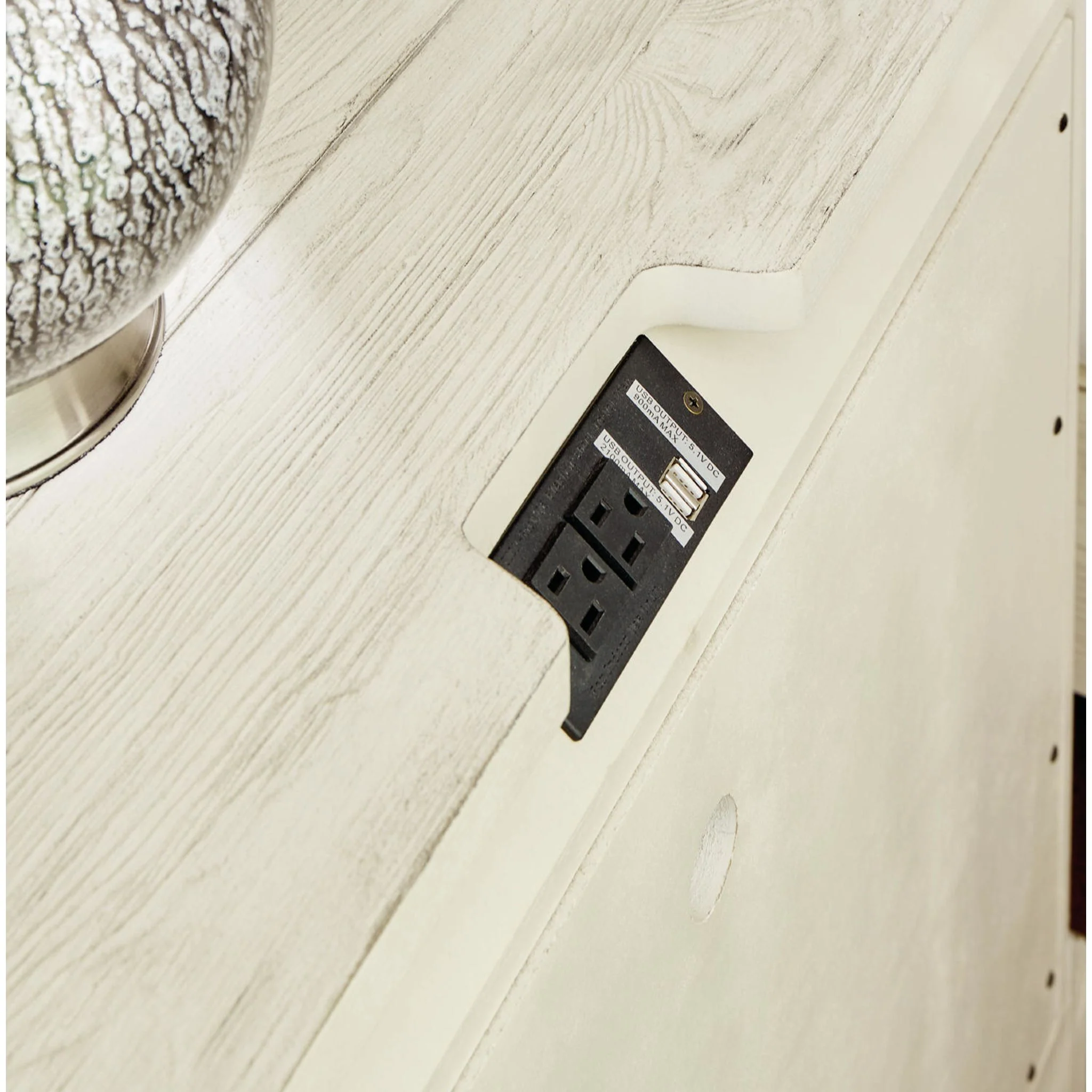 Arlendyne Three Drawer Nightstand - Image 2