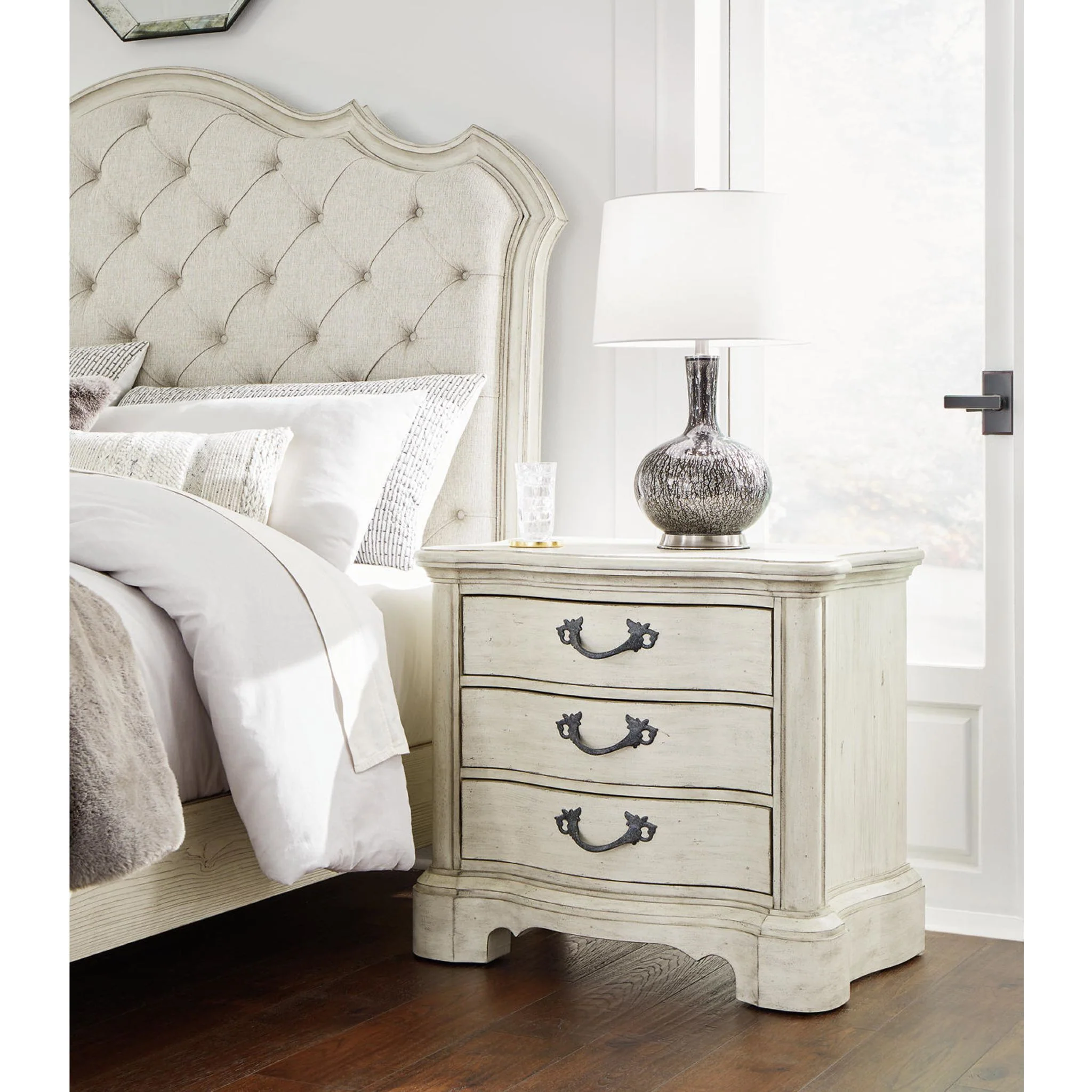 Arlendyne Three Drawer Nightstand - Image 9