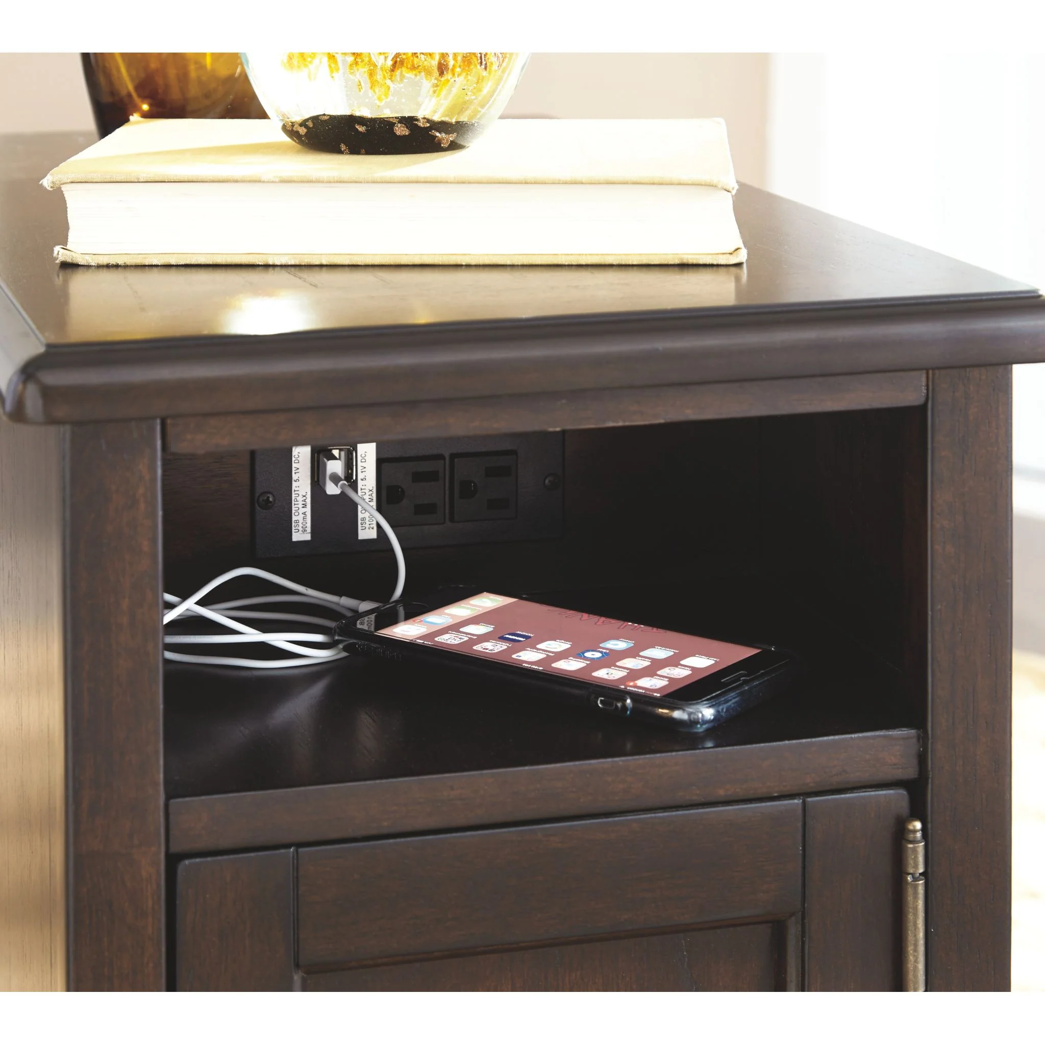 Barilanni Chairside End Table - Image 3
