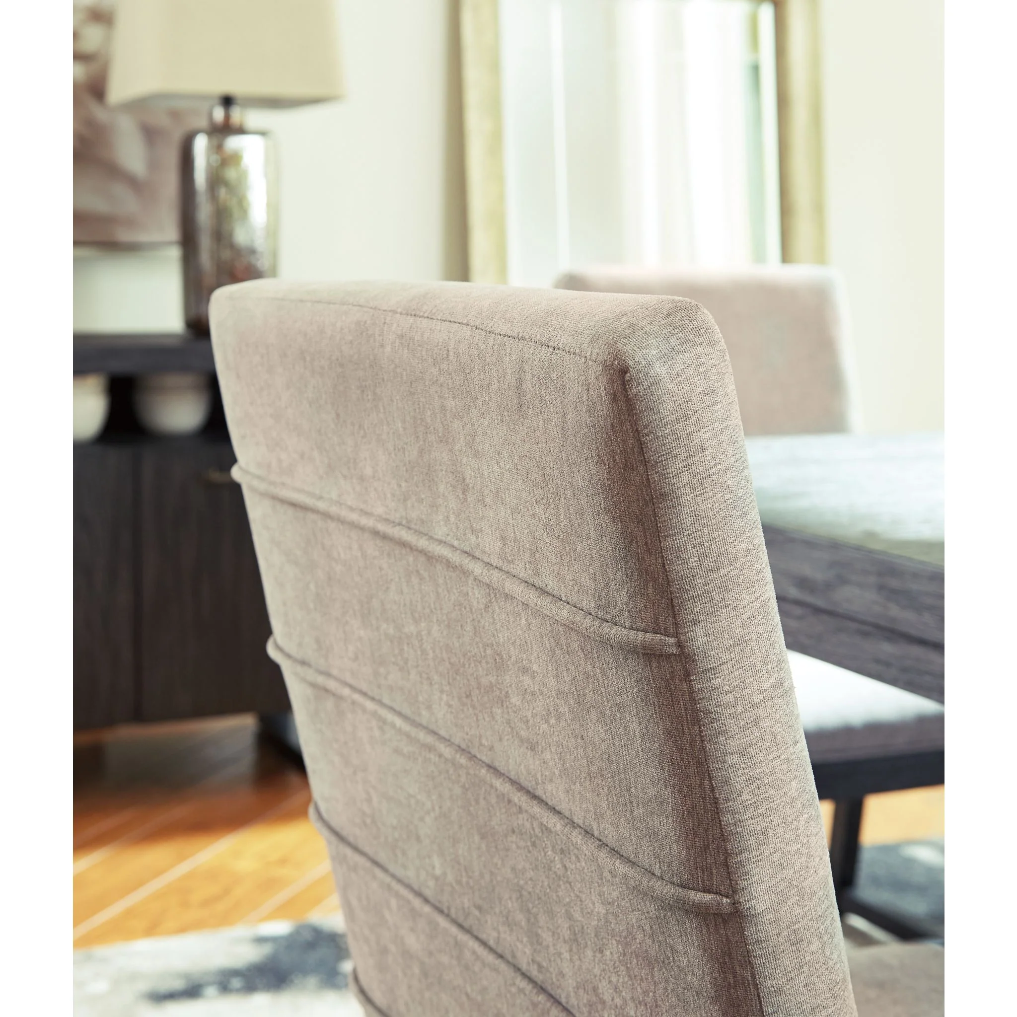 Bellvern-Exclusive Dining Set - Image 14