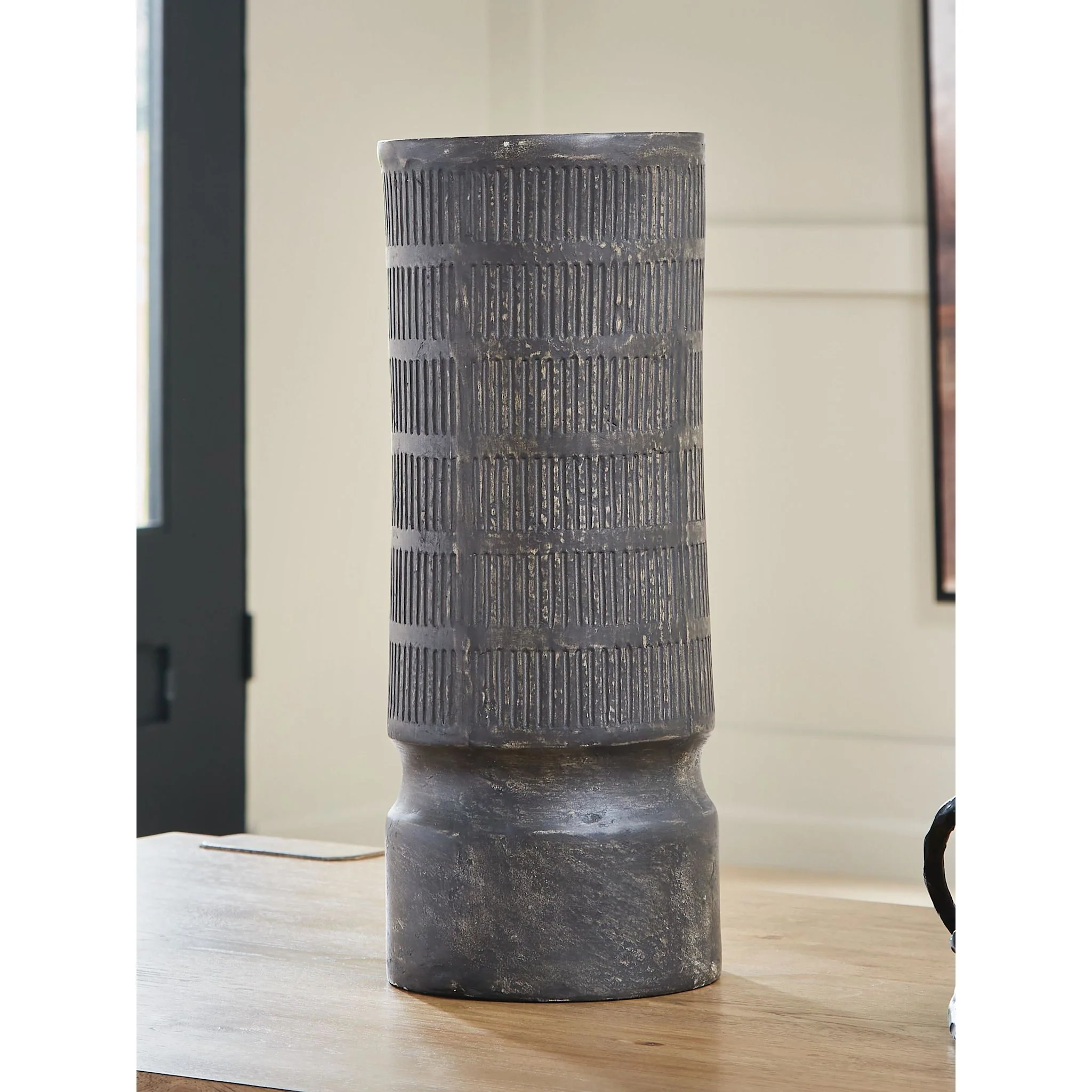 Beninworth Vase - Image 7