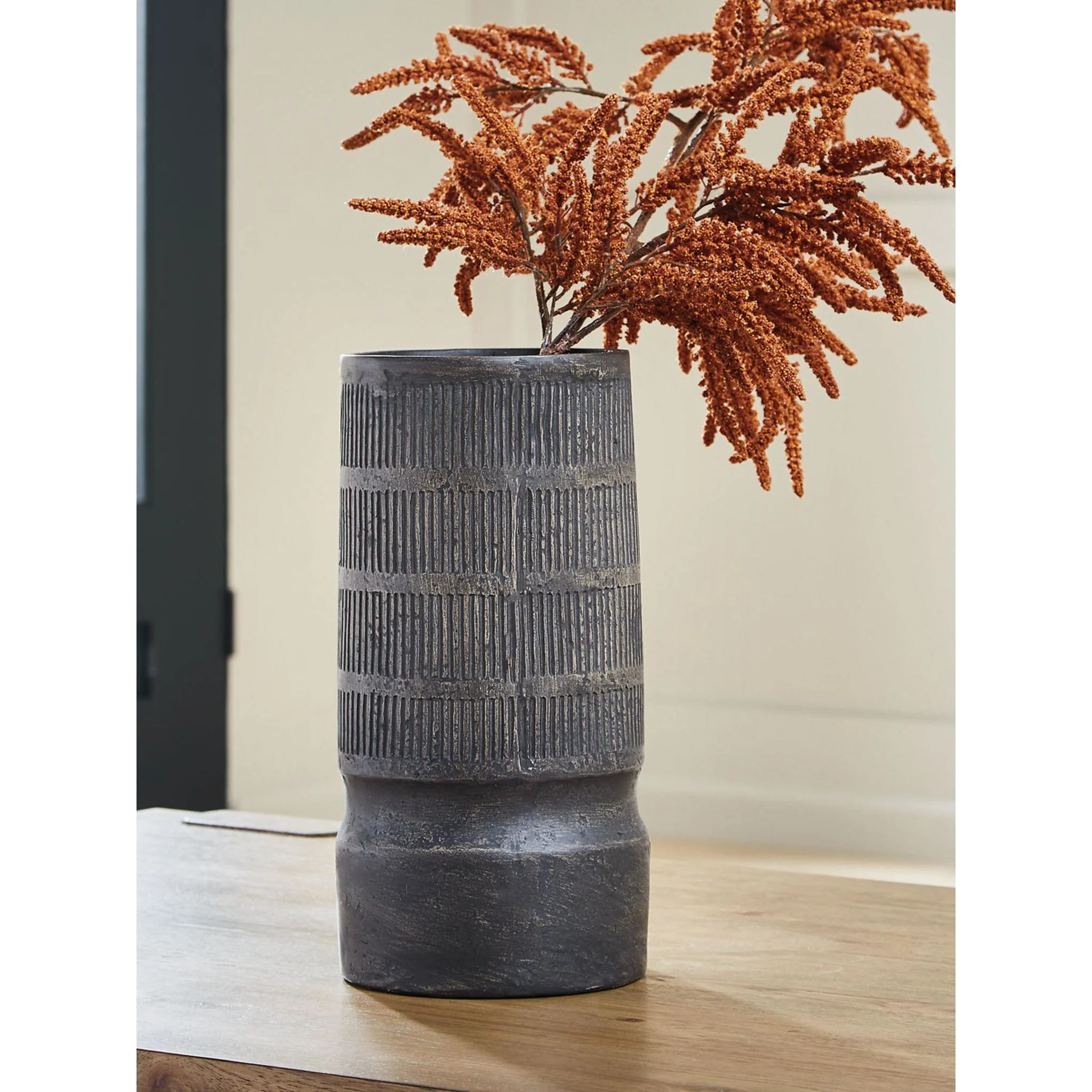 Beninworth Vase - Image 3