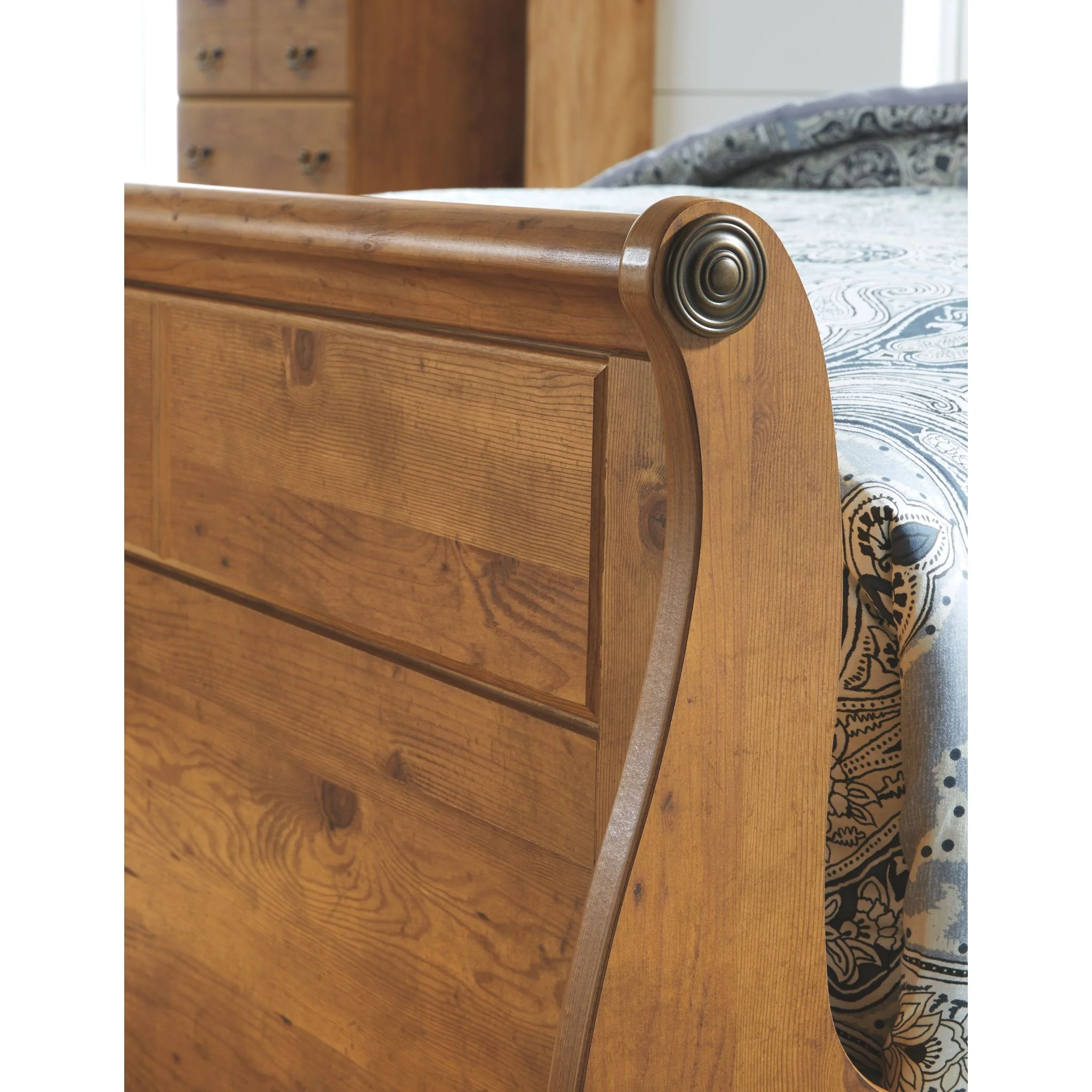 Bittersweet 3 Piece Queen Sleigh Bed - Image 5