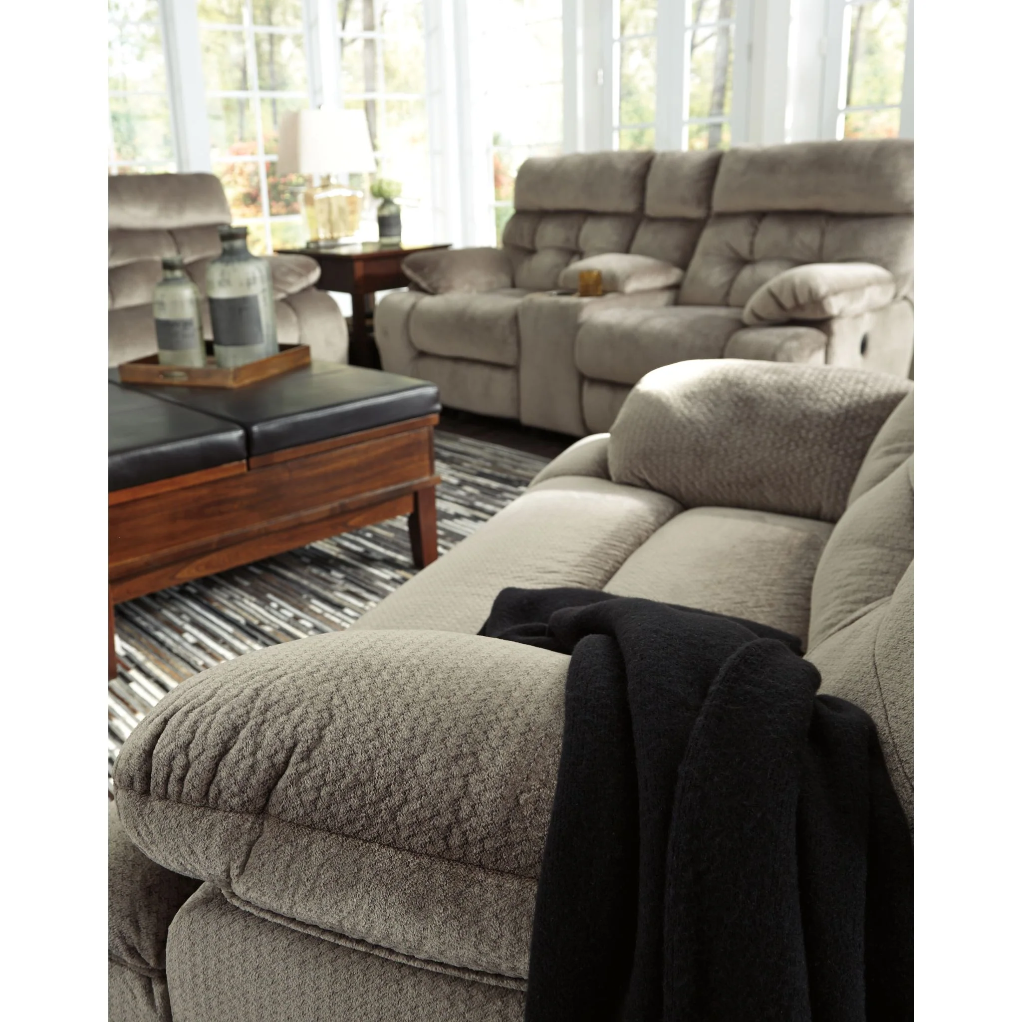 Brassville-Exclusive Reclining Sofa - Image 7