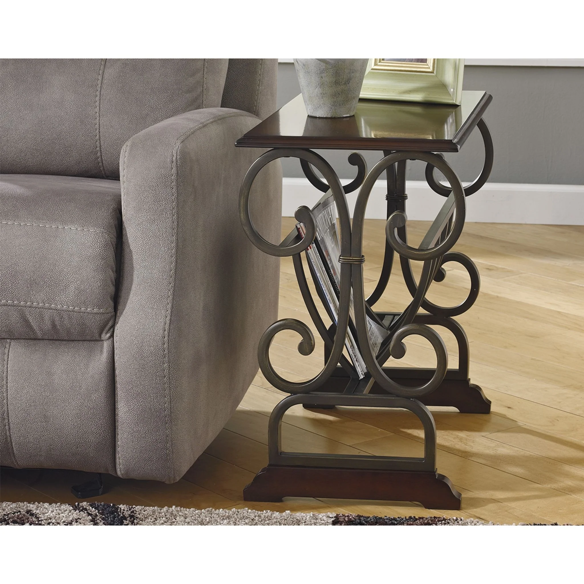Baunsen Chairside End Table - Image 2