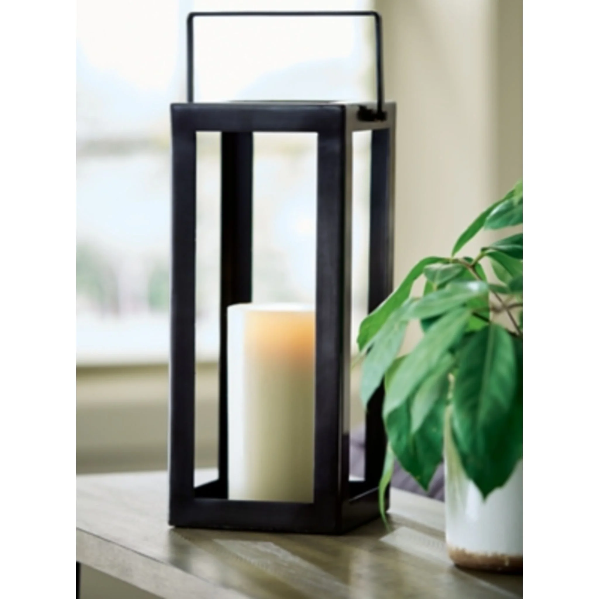Briana LANTERN - Image 2