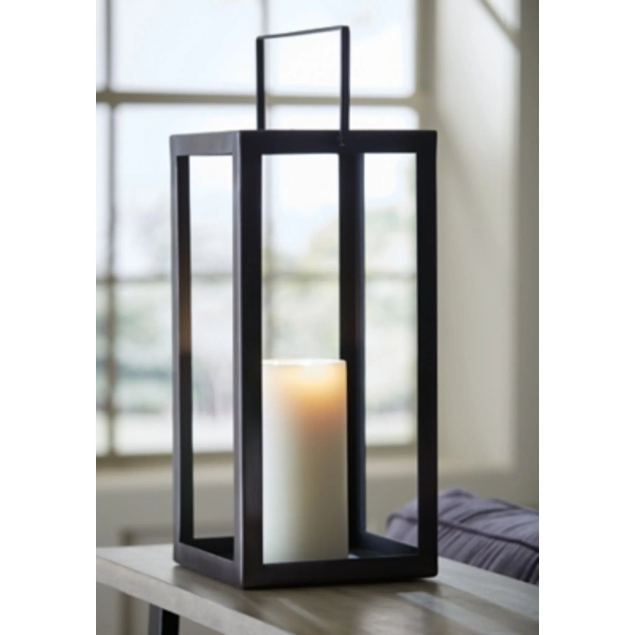 Briana LANTERN - Image 2