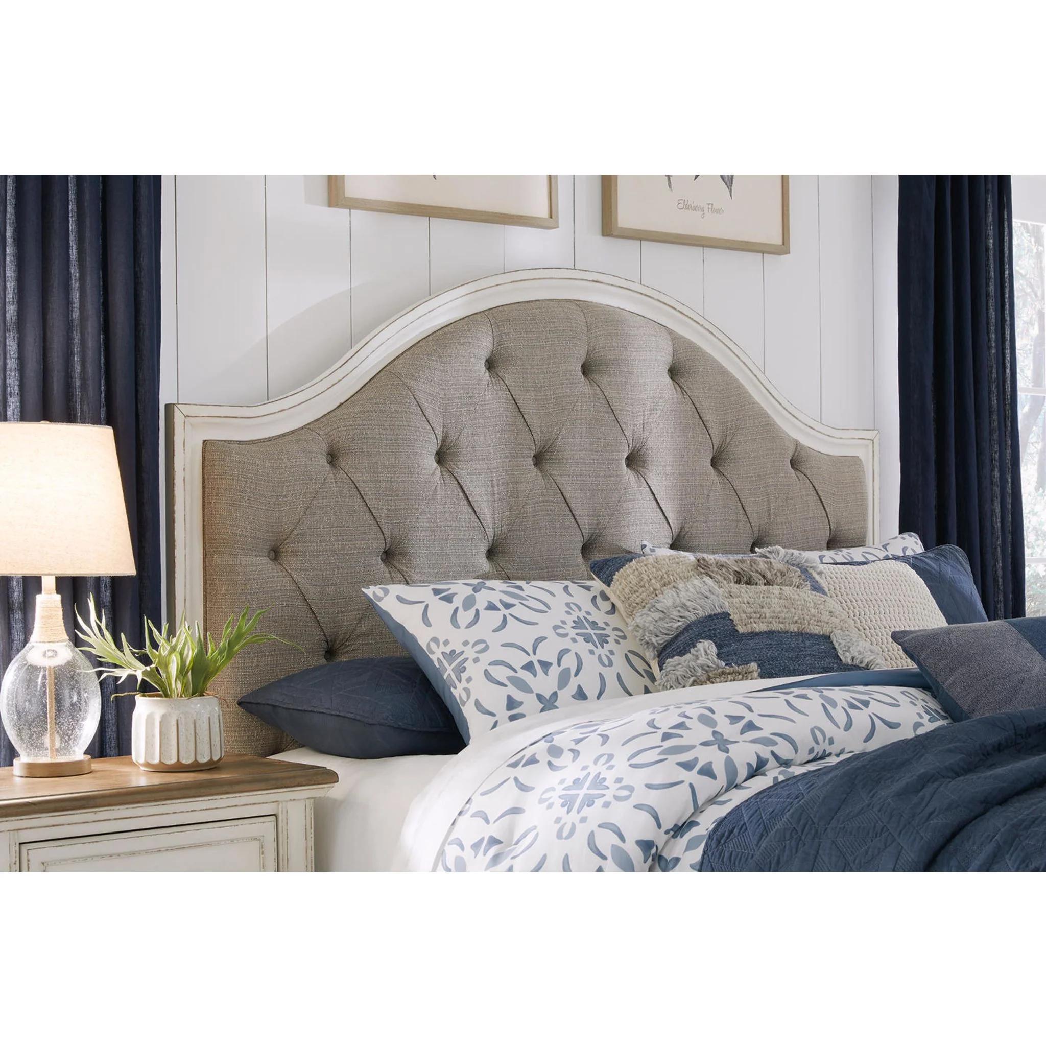 Brollyn Panel Bed - Image 7