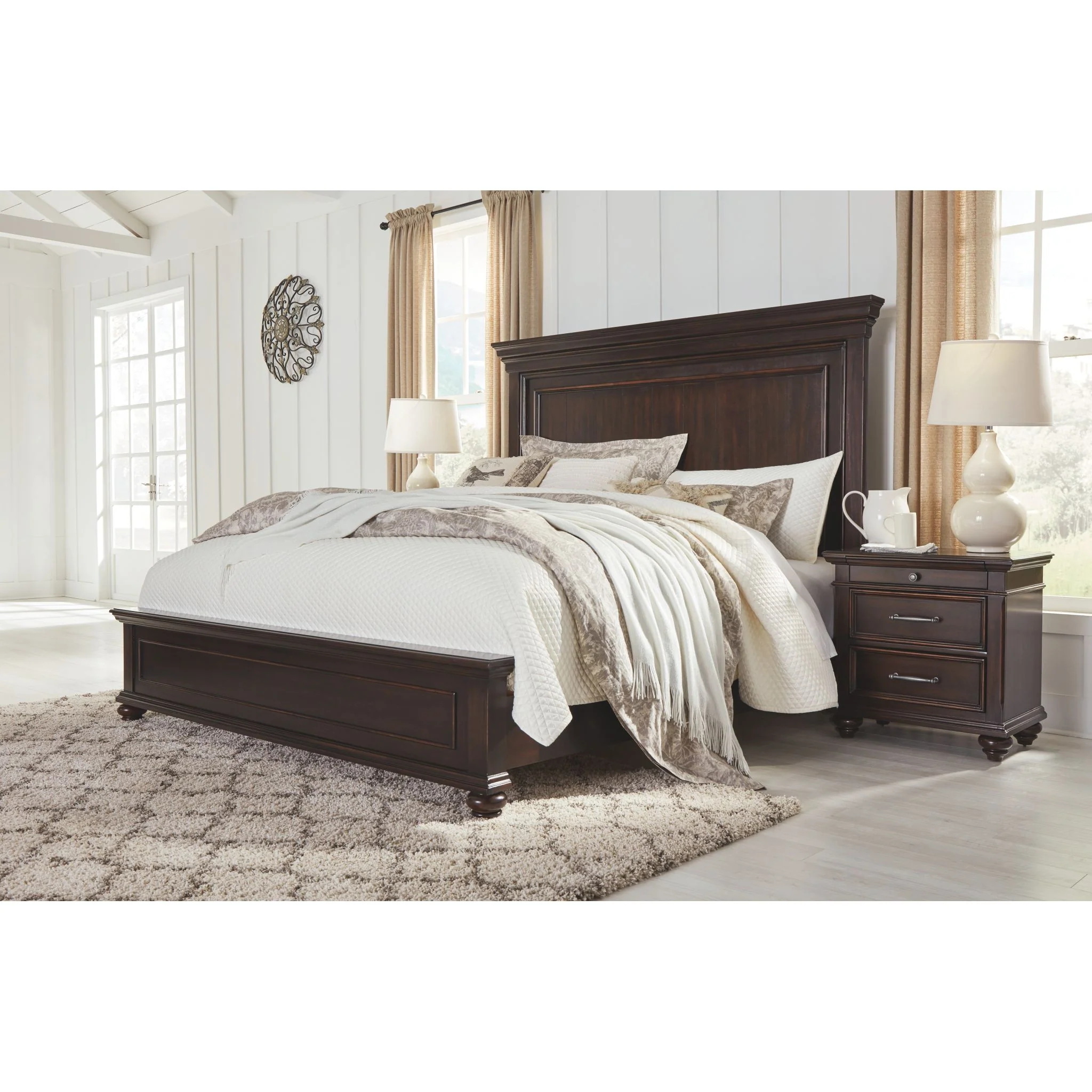Brynhurst 3 Piece Panel Bed - Image 2