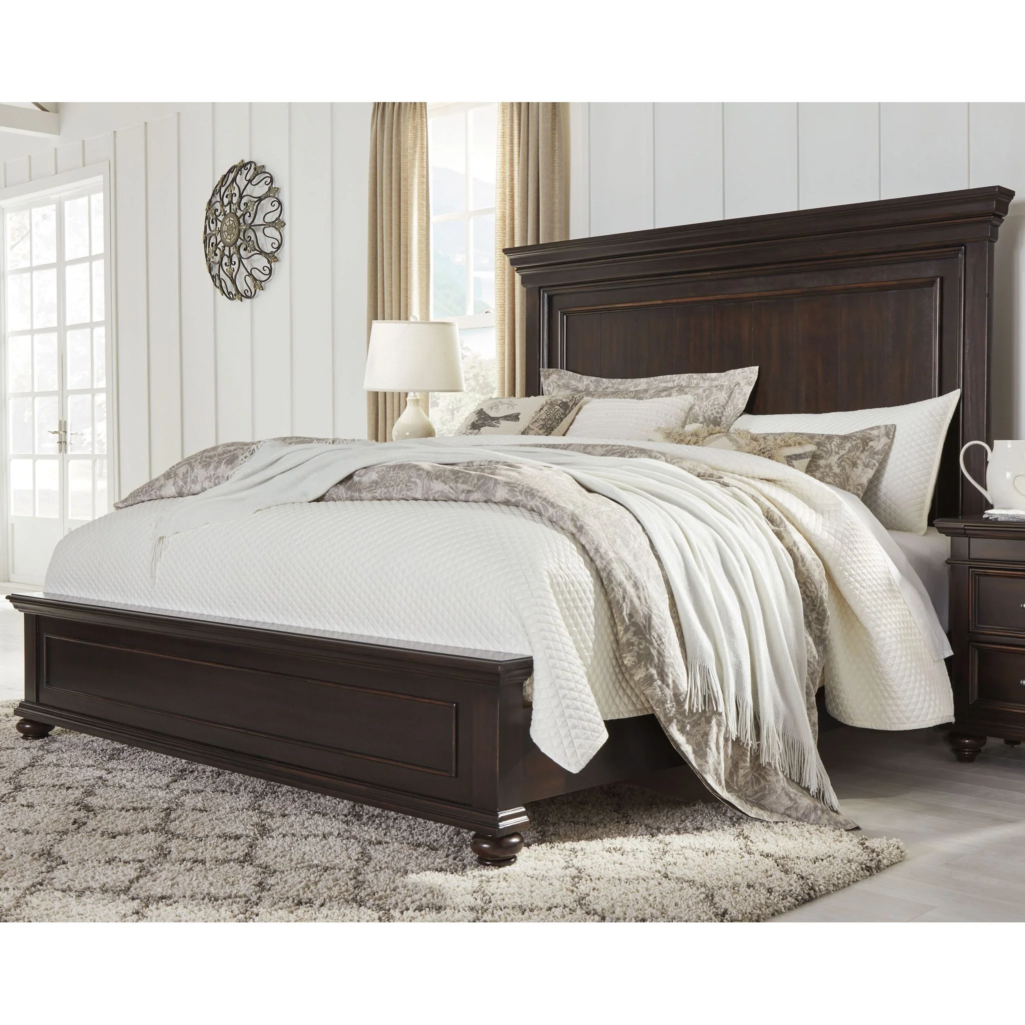 Brynhurst 3 Piece Panel Bed - Image 3