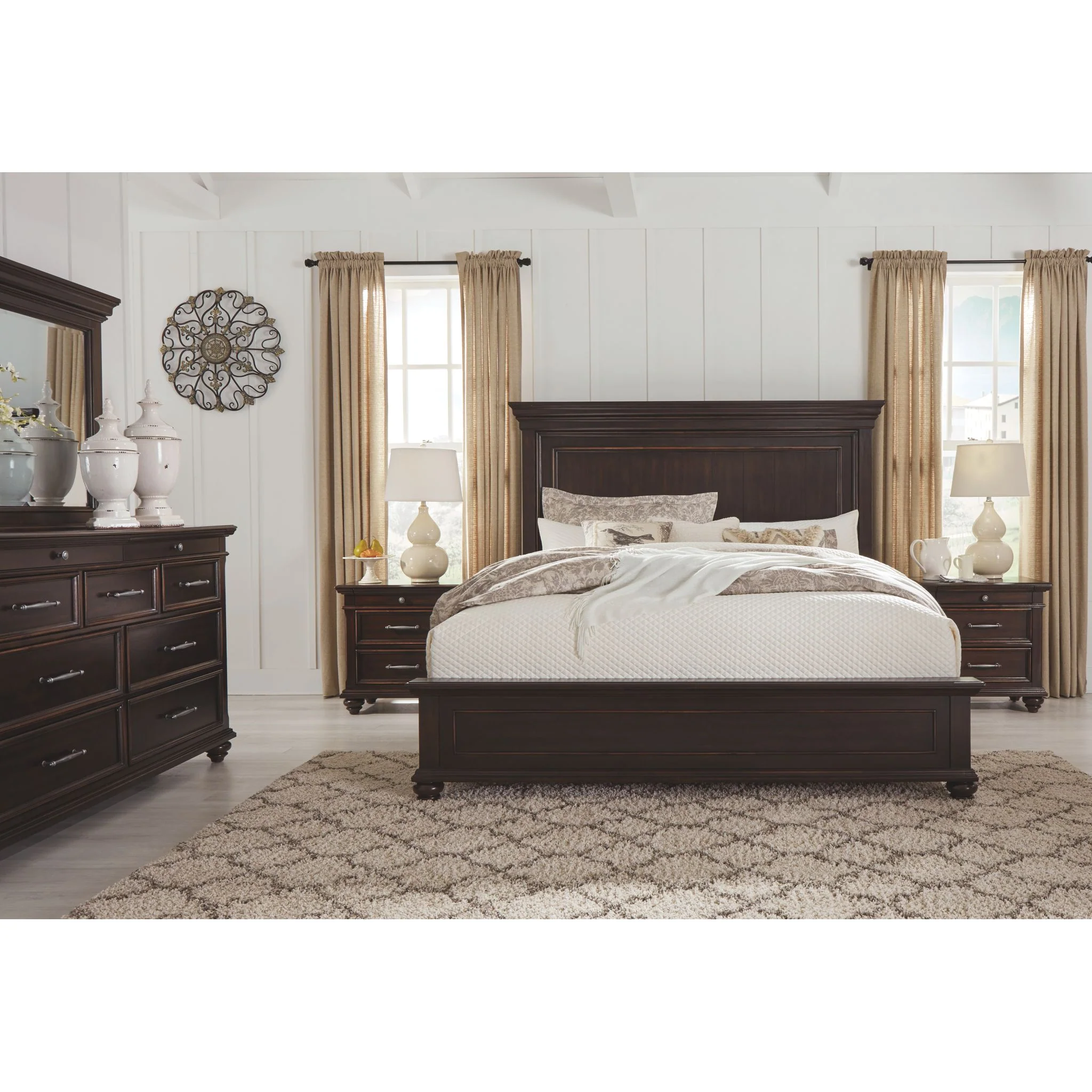 Brynhurst 3 Piece Panel Bed - Image 3