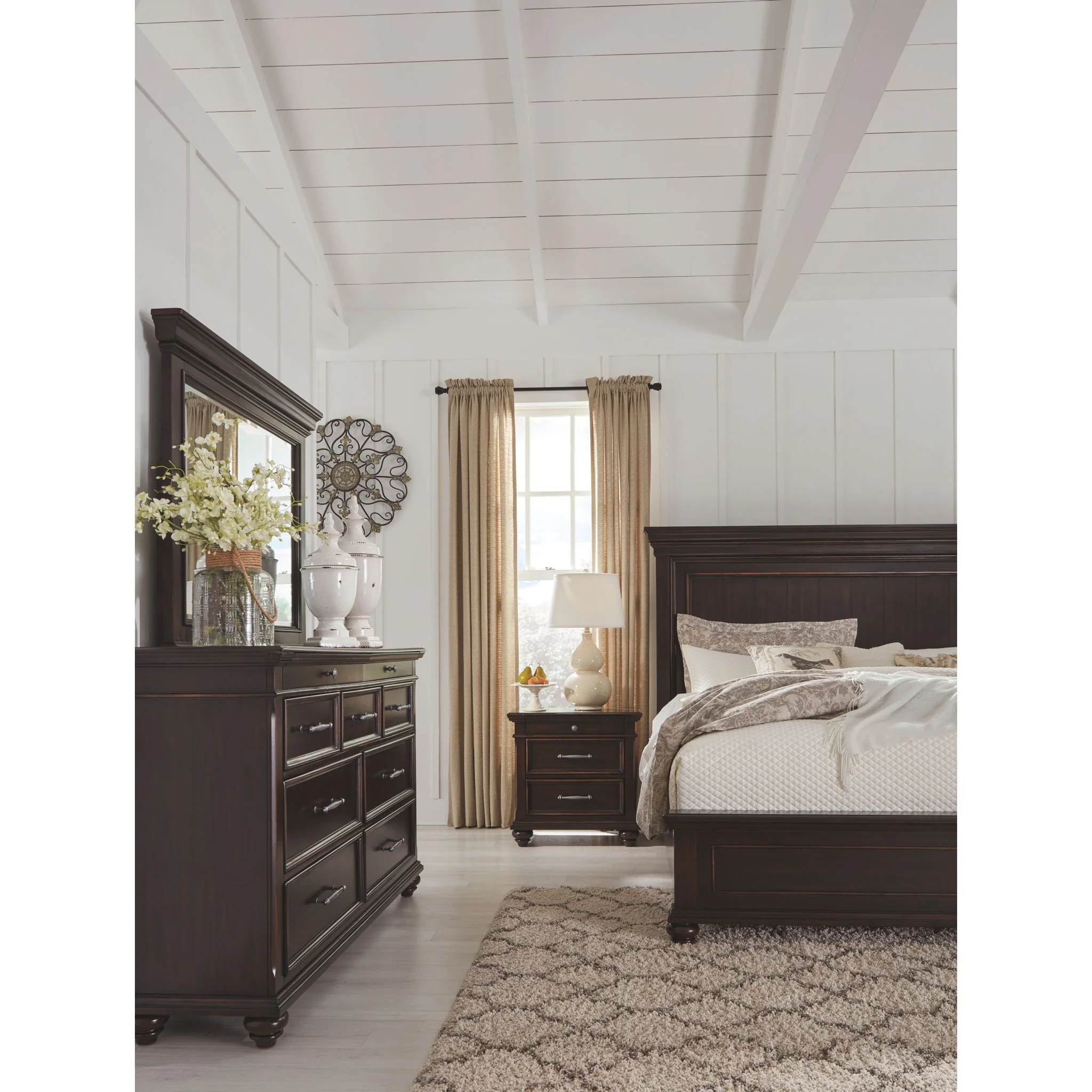 Brynhurst 3 Piece Panel Bed - Image 4