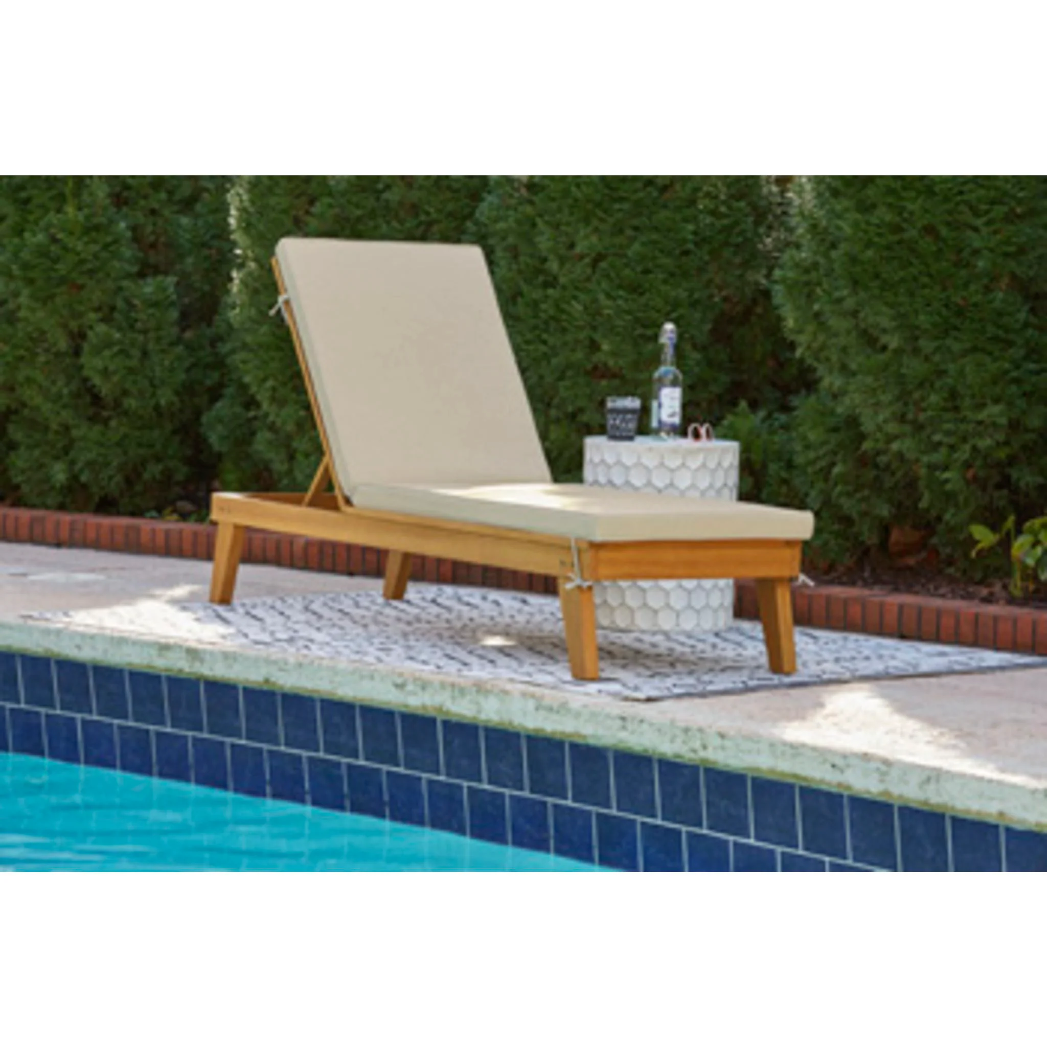 Outdoor Byron Bay Chaise Lounge with Cushion - Image 3