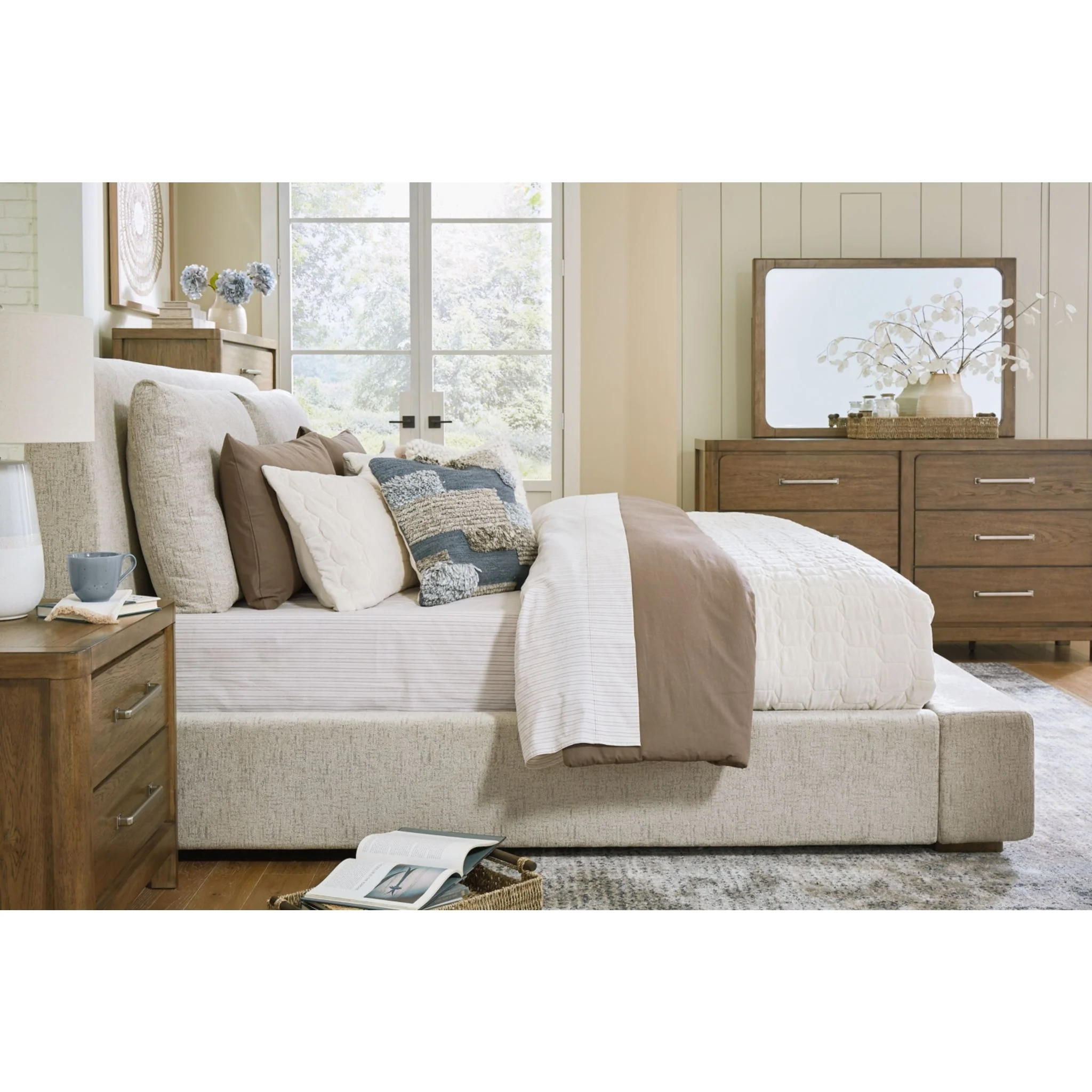 Cabalynn Upholstered Bed - Image 3