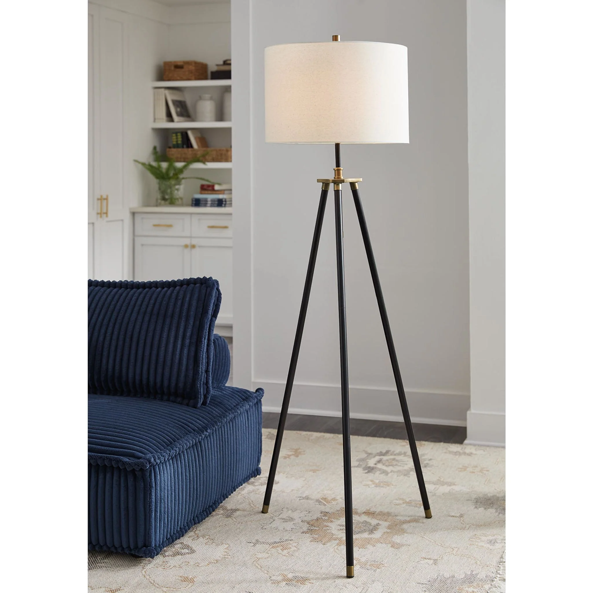 Cashner Floor Lamp - Image 7