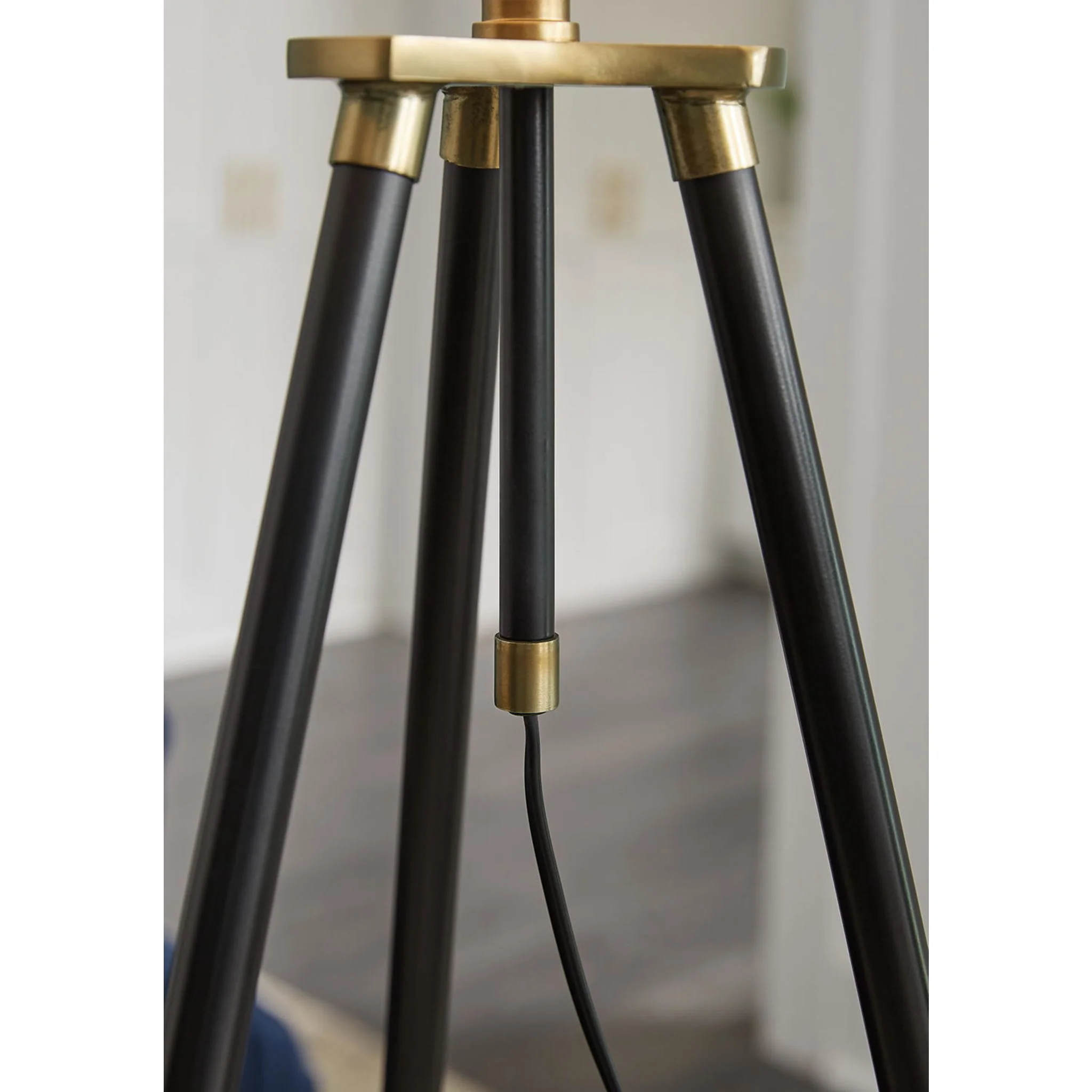 Cashner Floor Lamp - Image 8