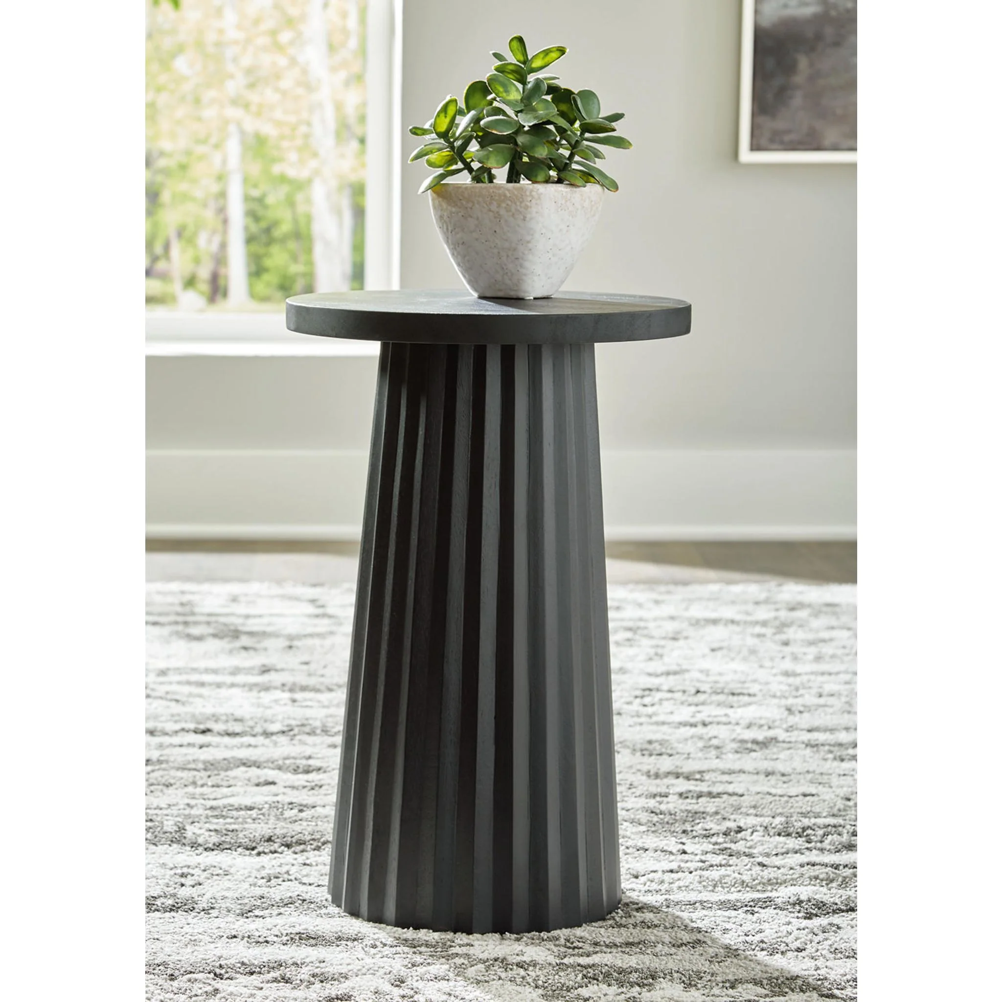 Ceilby Accent Table - Image 2