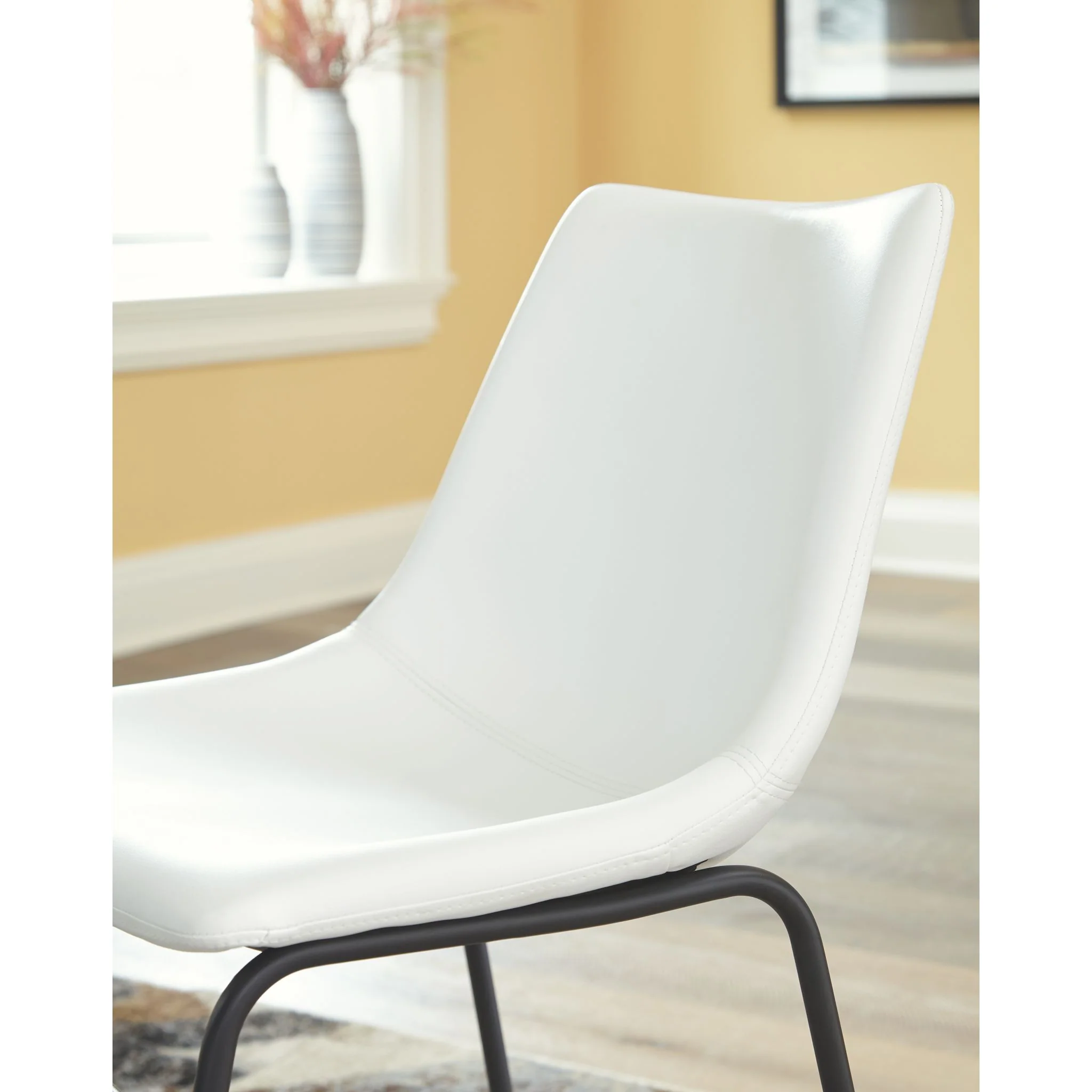 Centiar Dining Set - Image 64