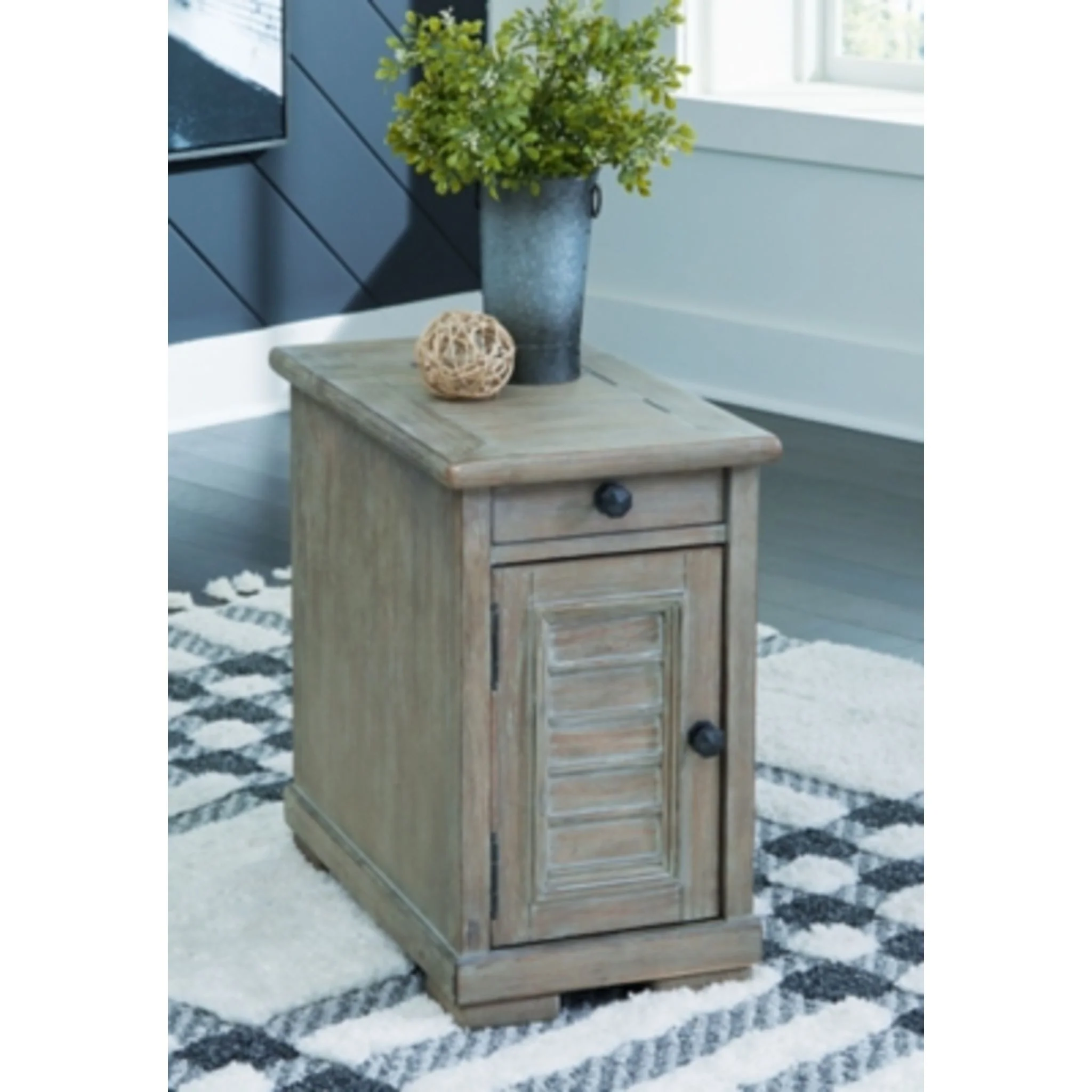 Moreshire Chairside End Table - Image 2
