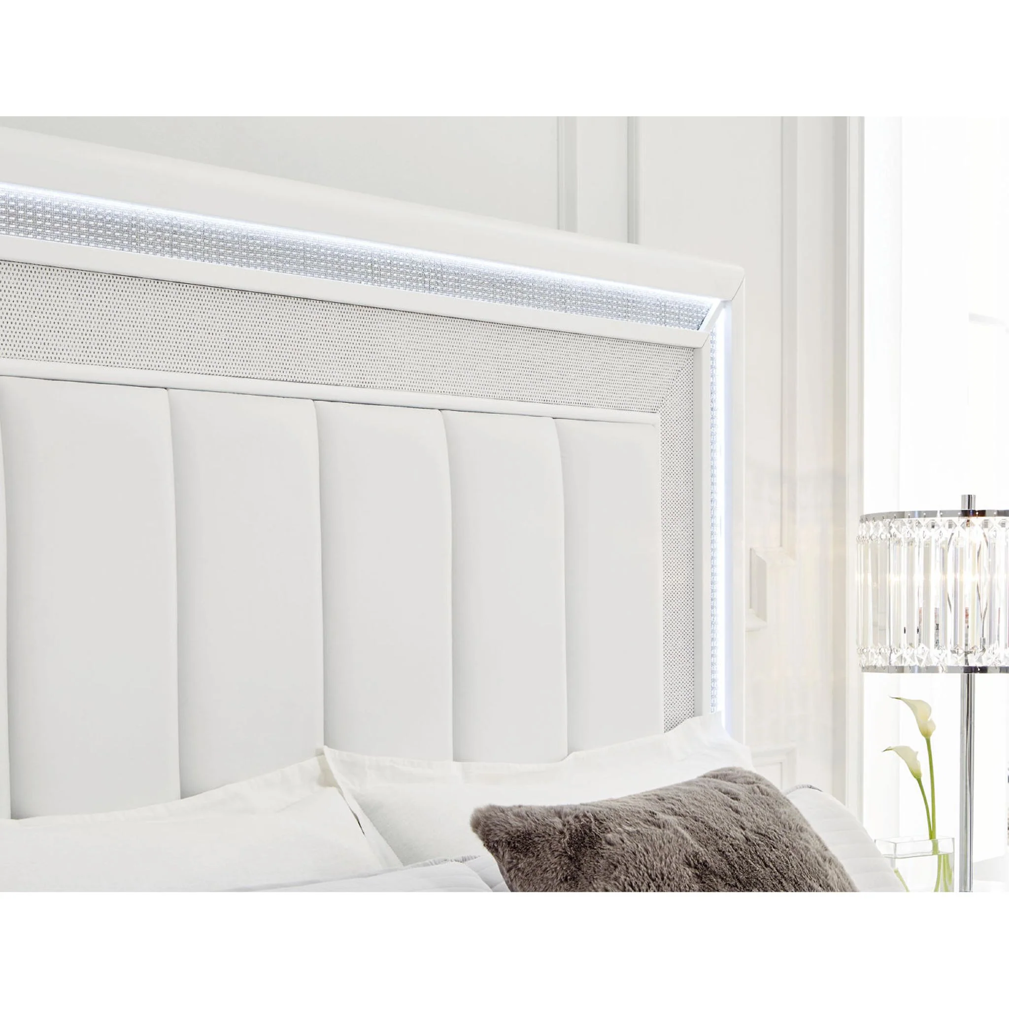 Chalanna Storage Bed - Image 10