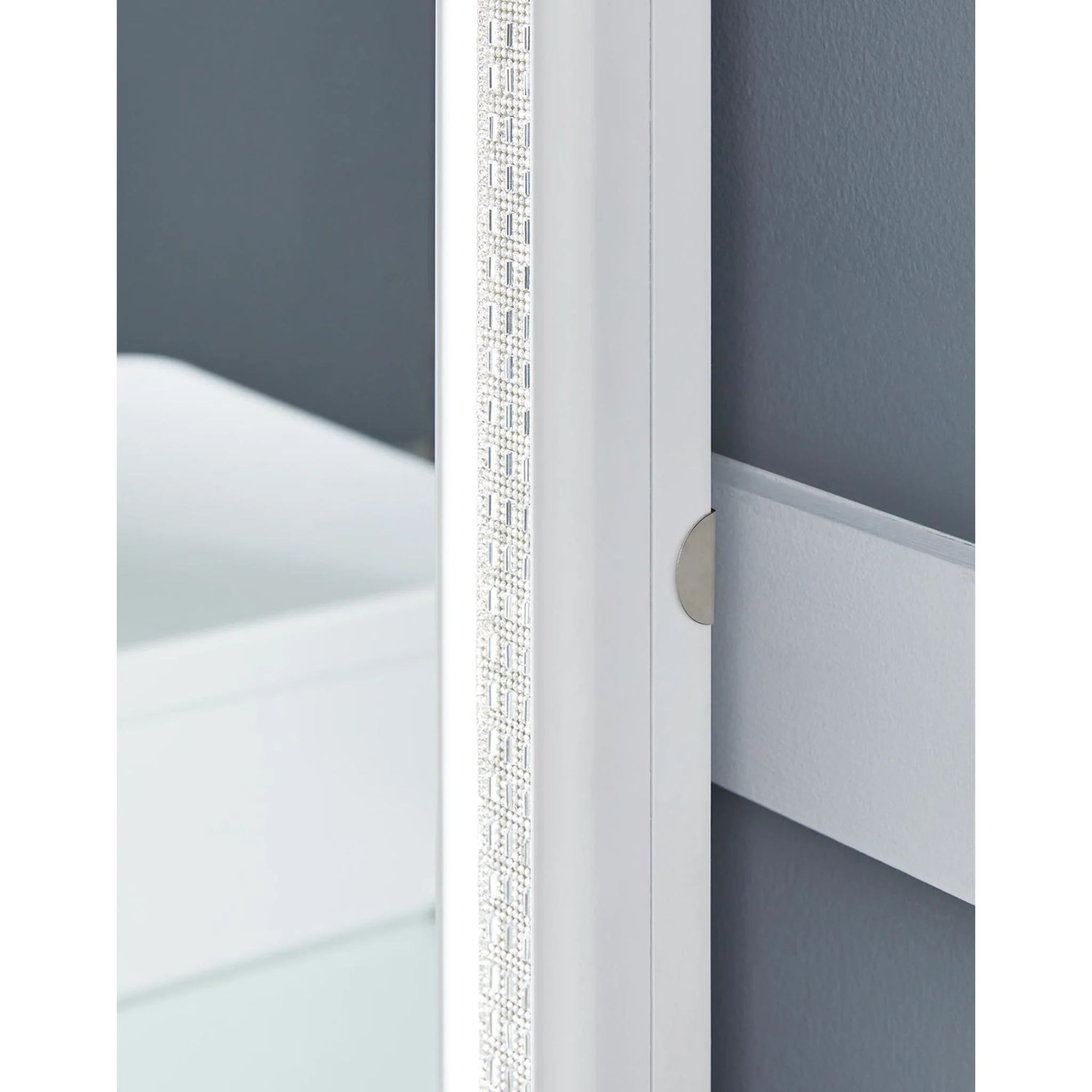 Chalanna Vanity and Mirror - Image 10