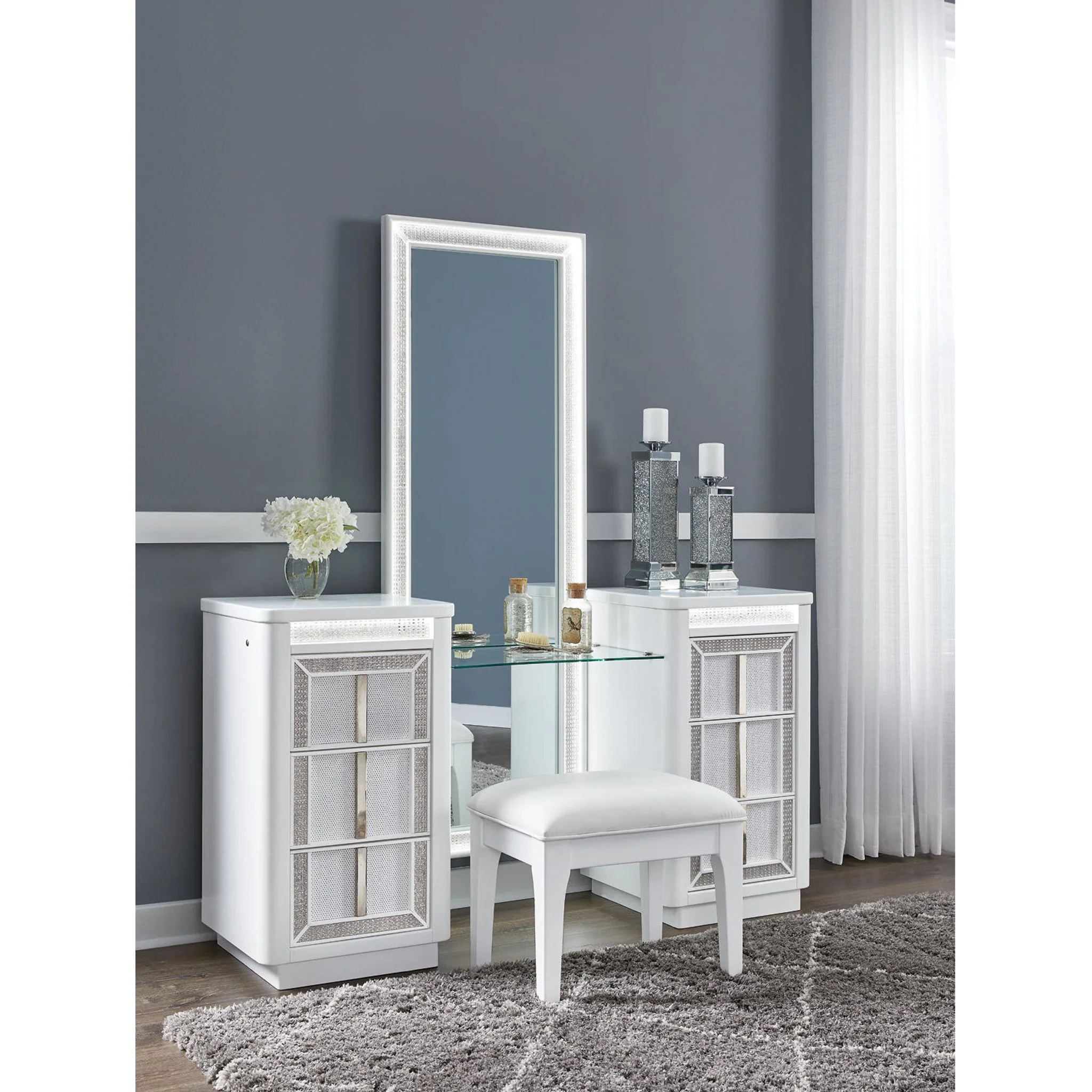 Chalanna Vanity and Mirror - Image 4