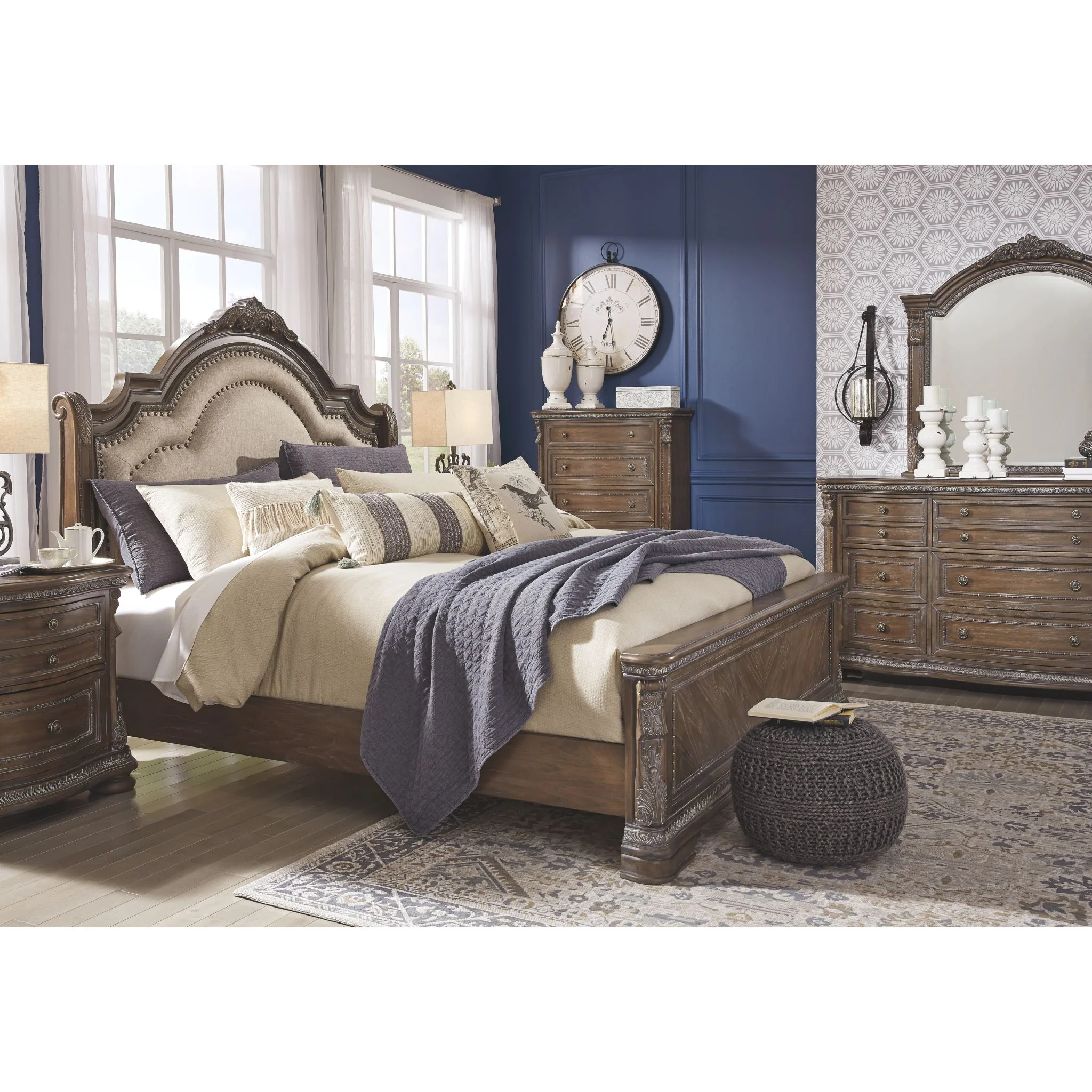 Charmond King Panel Bed - Image 10