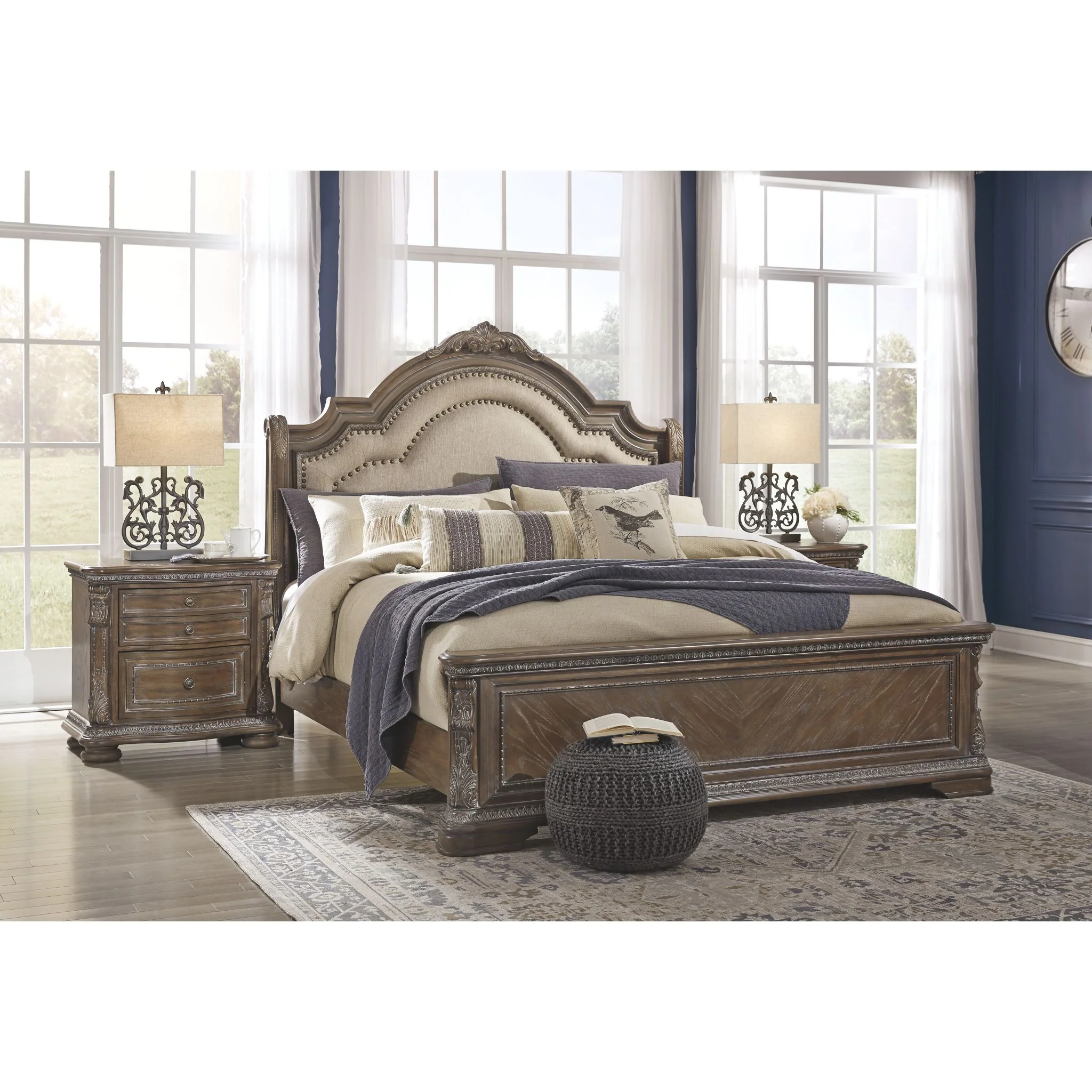 Charmond King Panel Bed - Image 5