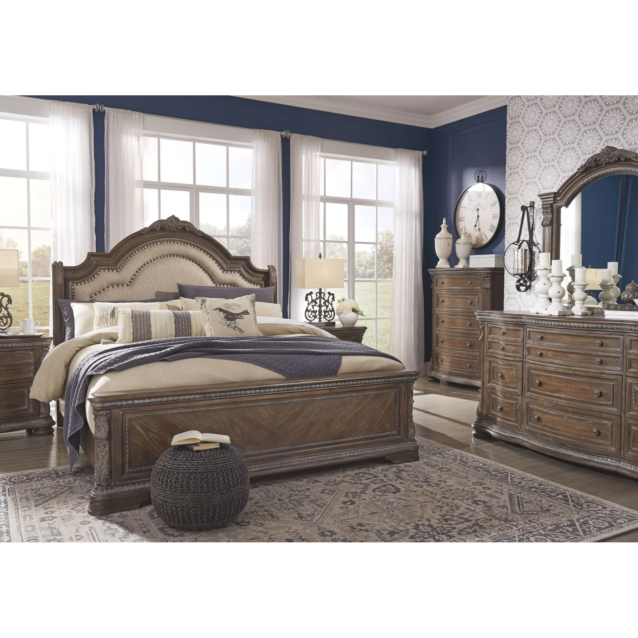 Charmond King Panel Bed - Image 9