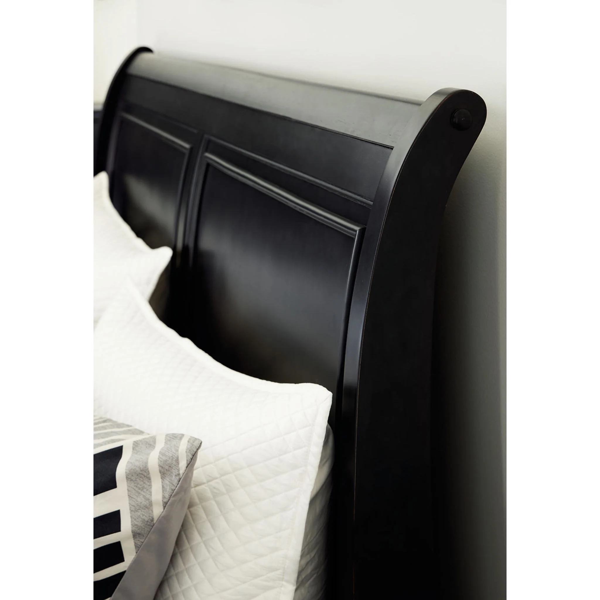 Chylanta Queen Storage Bed - Image 10