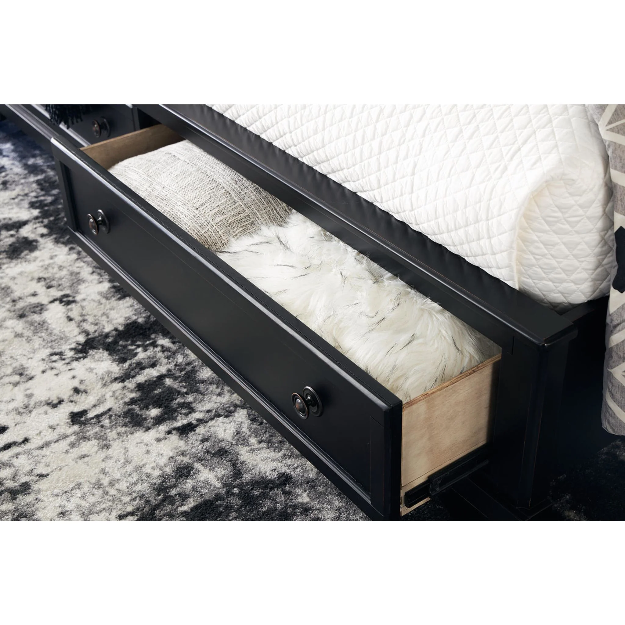 Chylanta Queen Storage Bed - Image 5