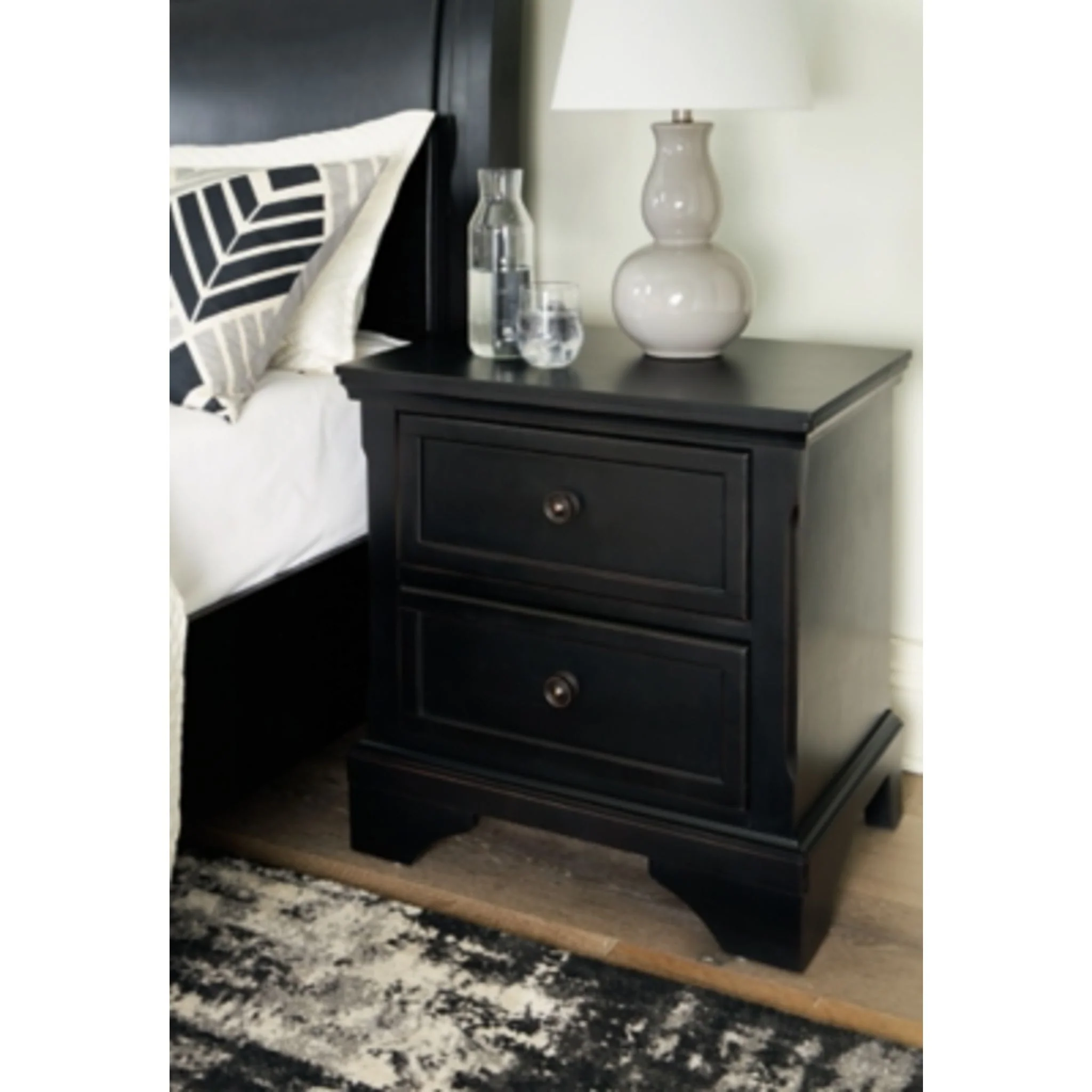 Chylanta Nightstand - Image 10