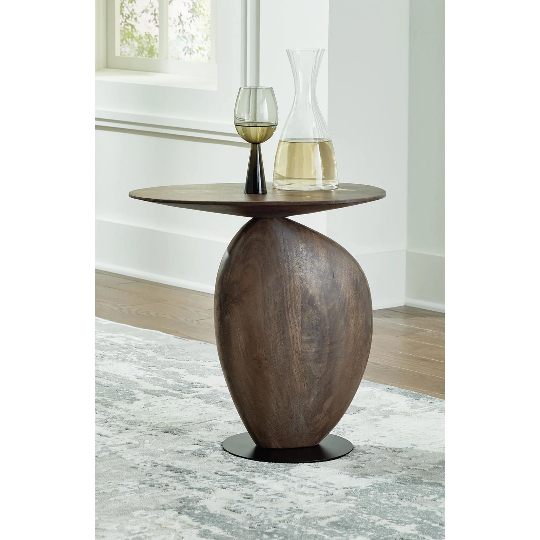 Cormmet Accent Table - Image 2