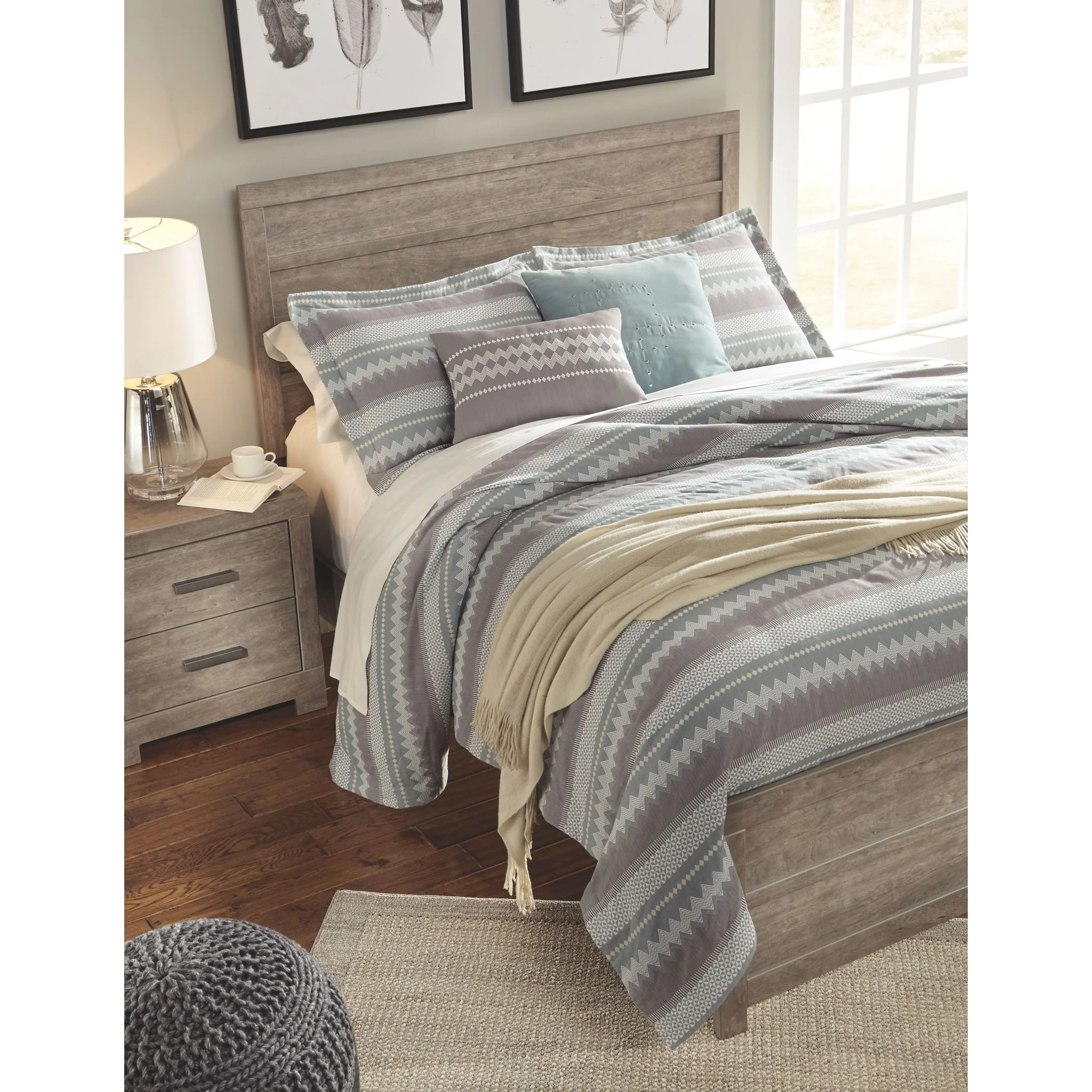 Culverbach Panel Bed - Image 4