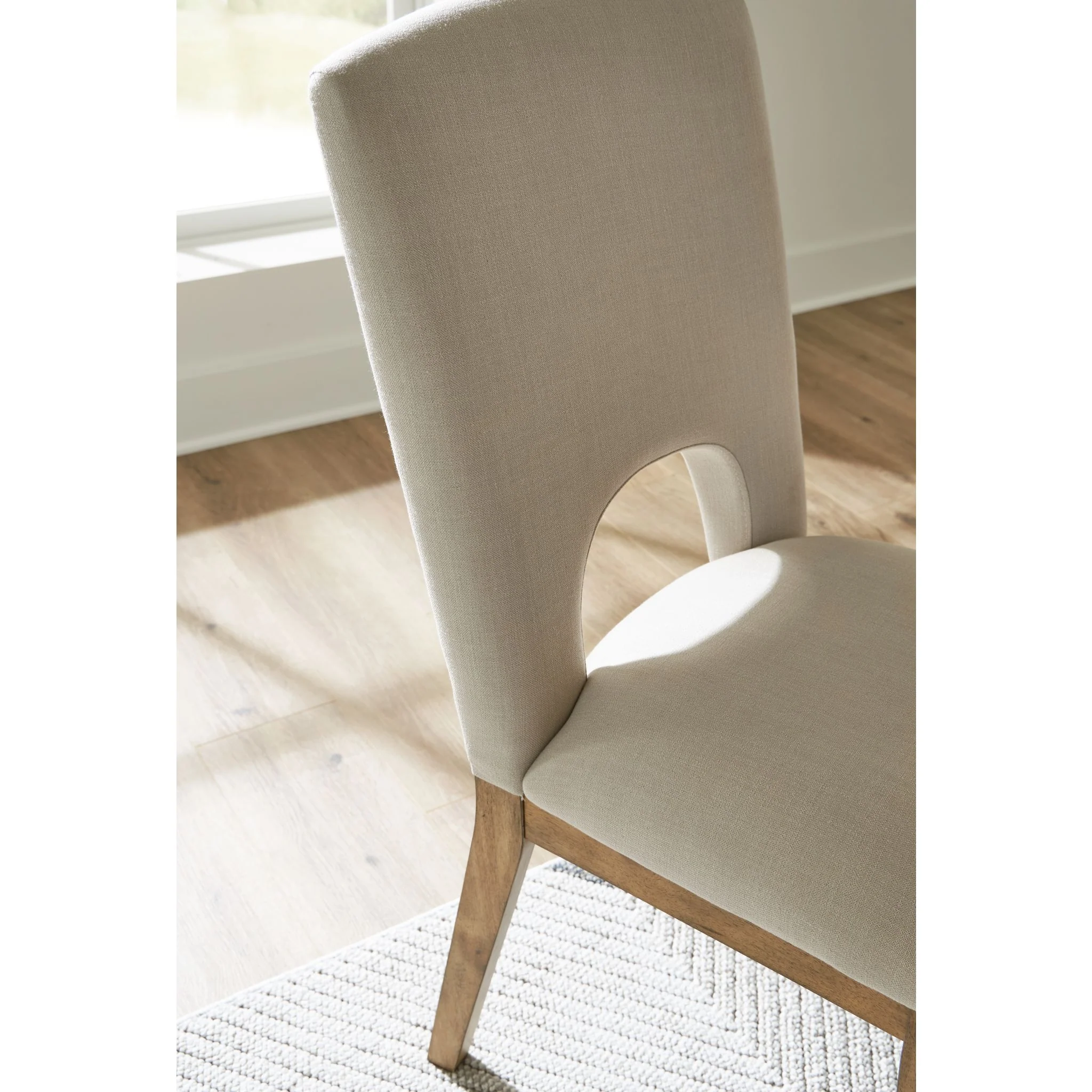 Dakmore Dining Set - Image 9
