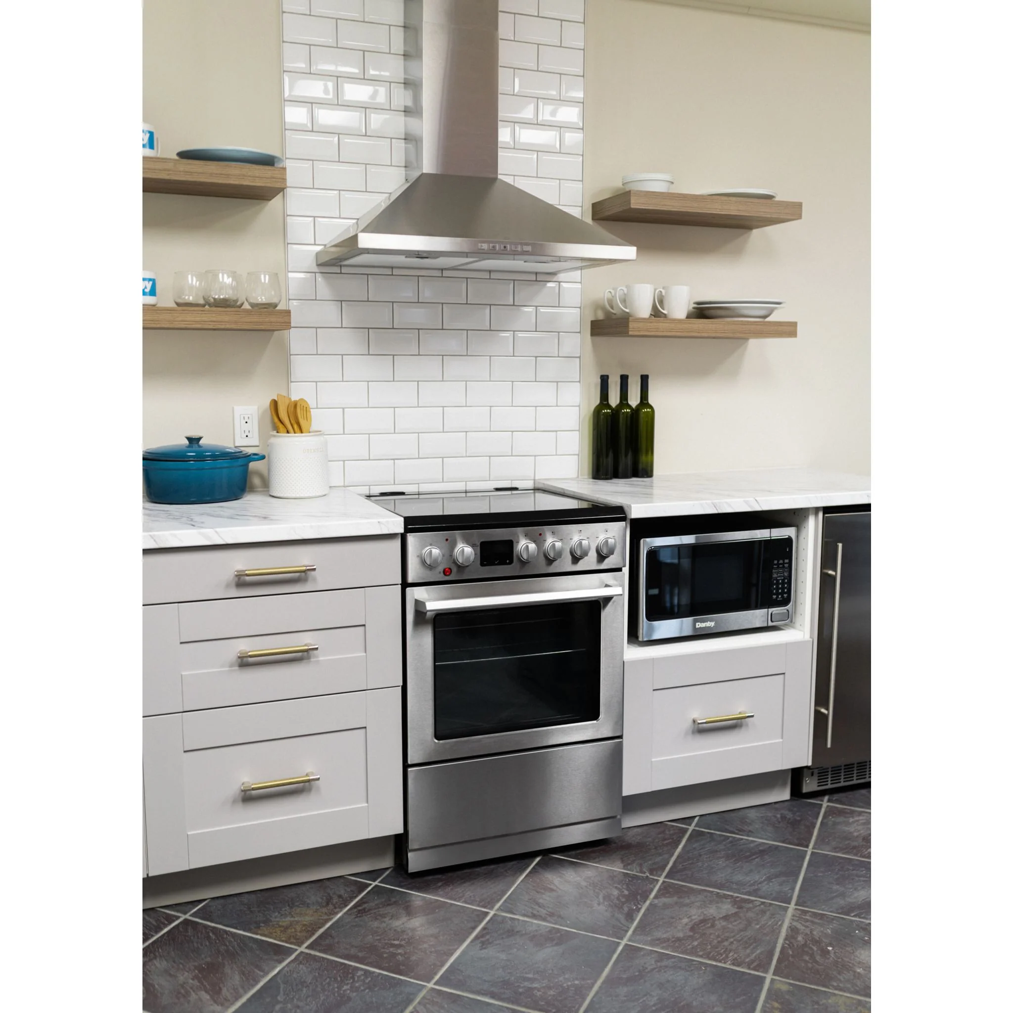 Danby 24? TruAirFry Smooth top Slide-in Electric Range  -Stainless Steel (DRCA240BSSC) - Image 12