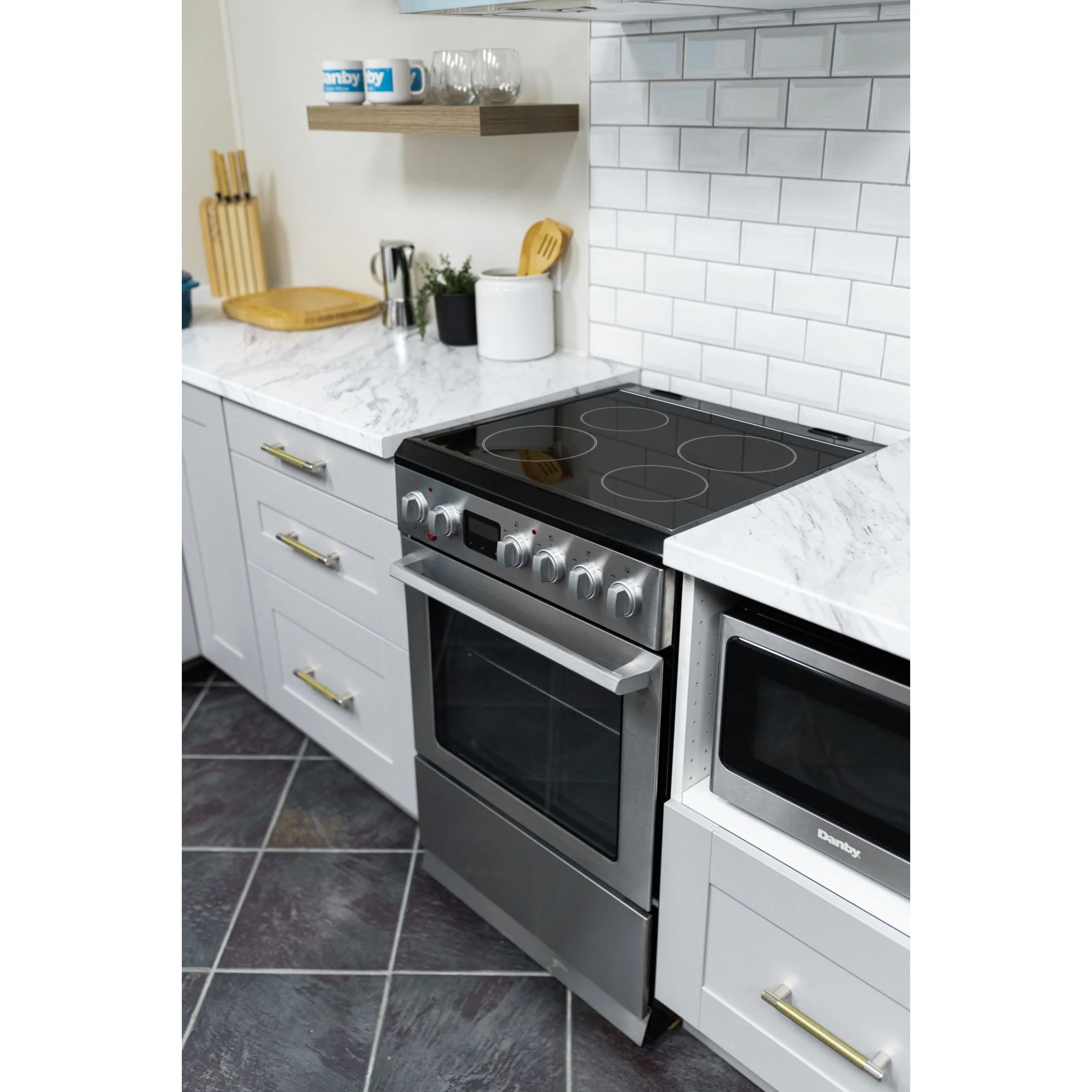 Danby 24? TruAirFry Smooth top Slide-in Electric Range  -Stainless Steel (DRCA240BSSC) - Image 15