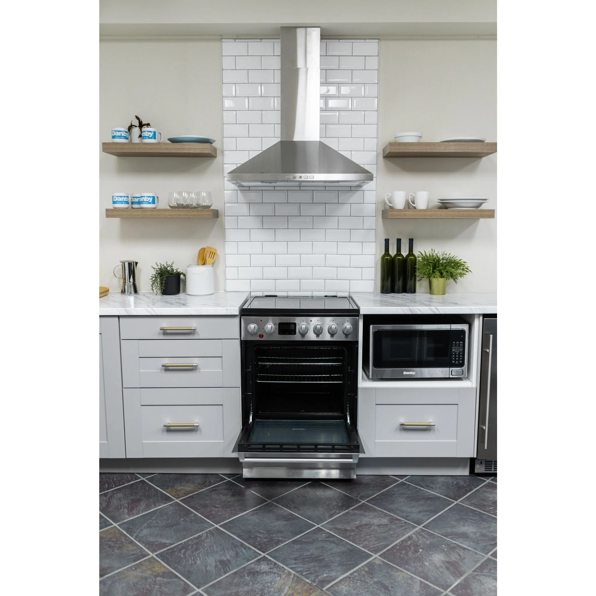 Danby 24? TruAirFry Smooth top Slide-in Electric Range  -Stainless Steel (DRCA240BSSC) - Image 18