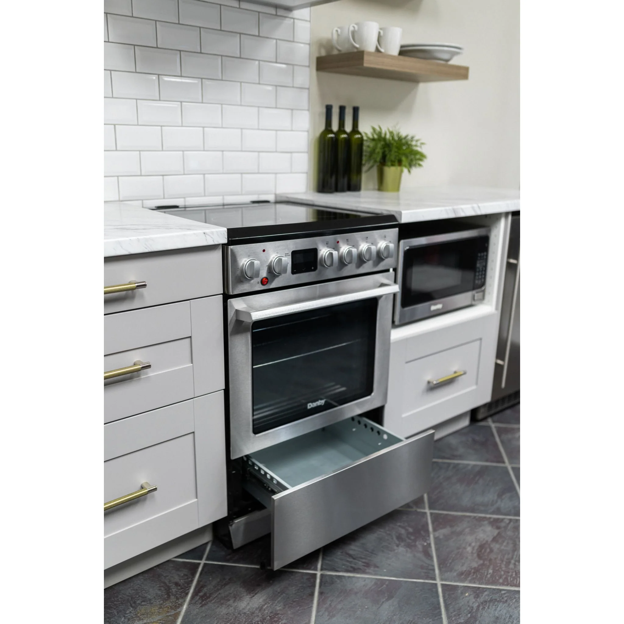 Danby 24? TruAirFry Smooth top Slide-in Electric Range  -Stainless Steel (DRCA240BSSC) - Image 20