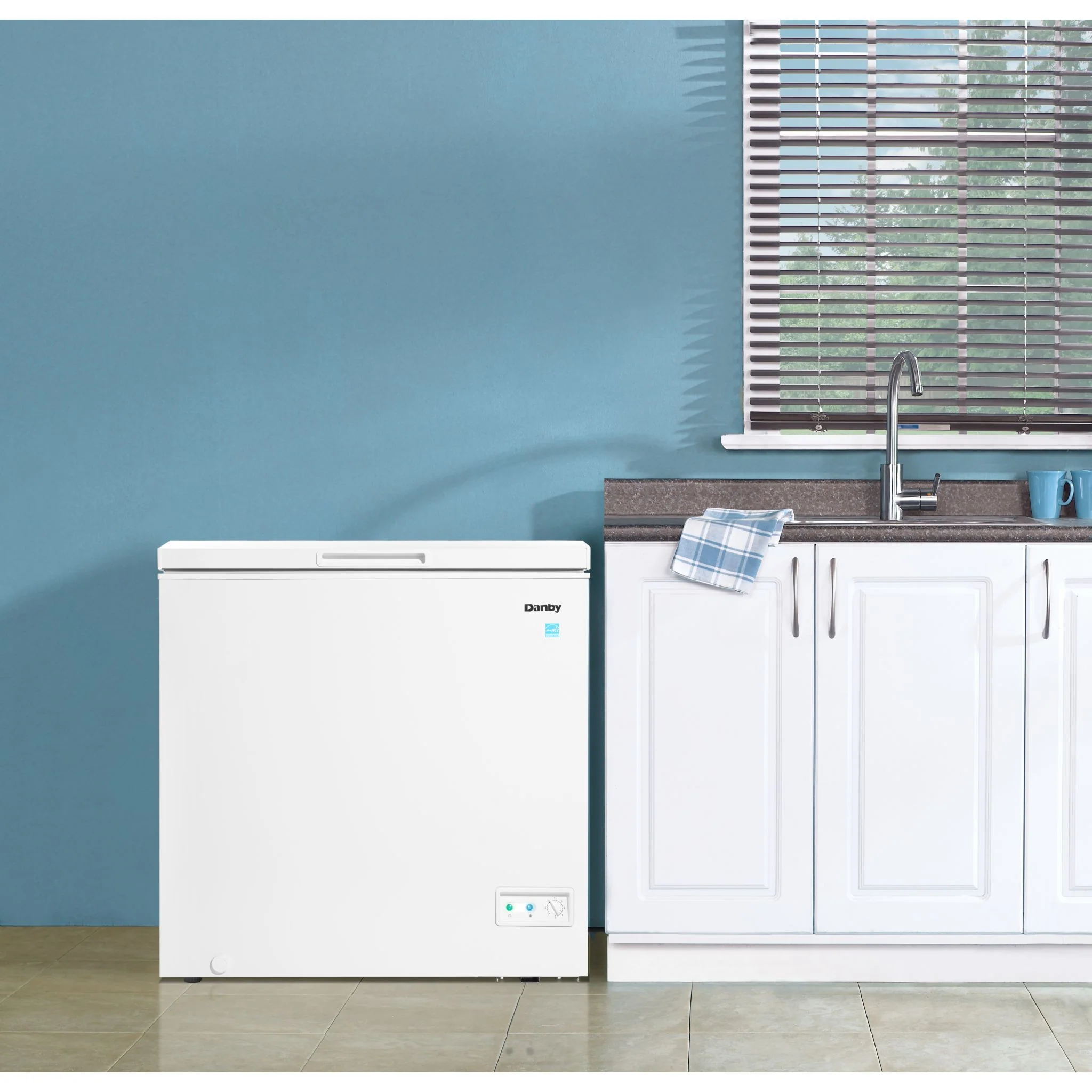 Danby 7.0 cu. ft. Square Model Chest Freezer  -White (DCF070A5WDB) - Image 25