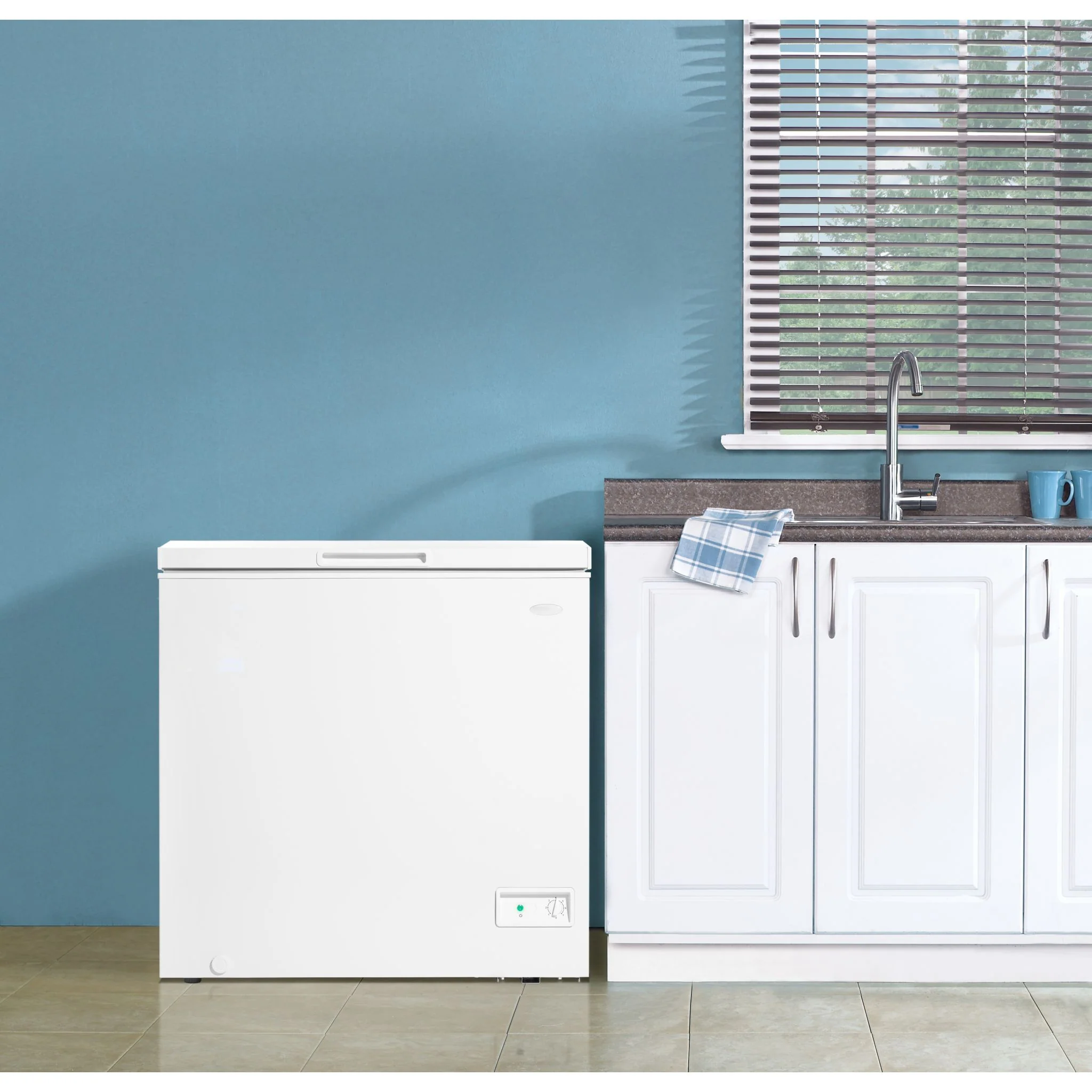 Danby 7.0 cu. ft. Square Model Chest Freezer  -White (DCF070A6WM) - Image 5