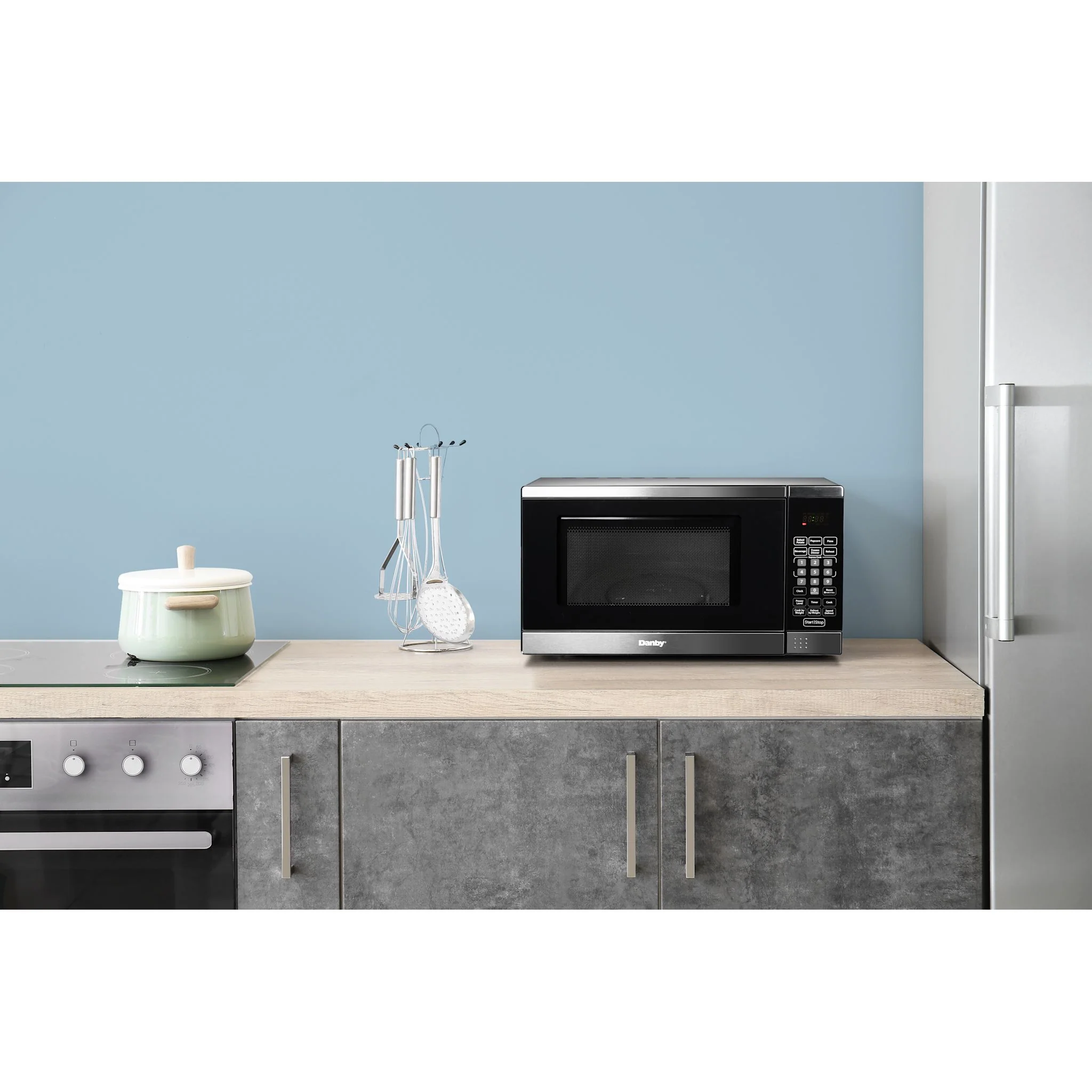 Danby Designer 0.7 cu. ft. Space Saving Under the Cupboard Microwave  -Stainless Steel (DDMW007501G1) - Image 10
